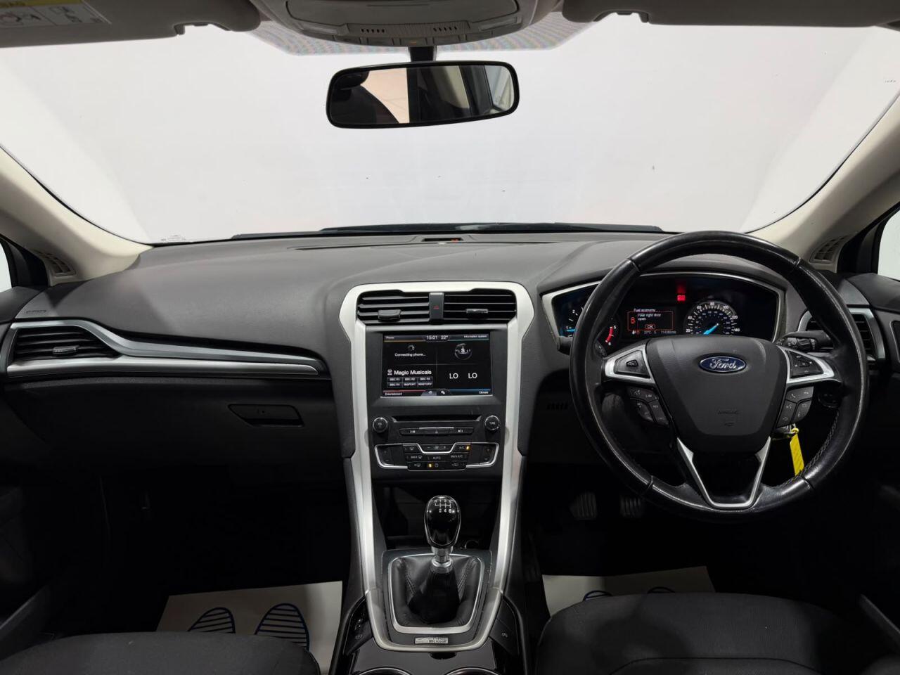 Ford Mondeo view 4