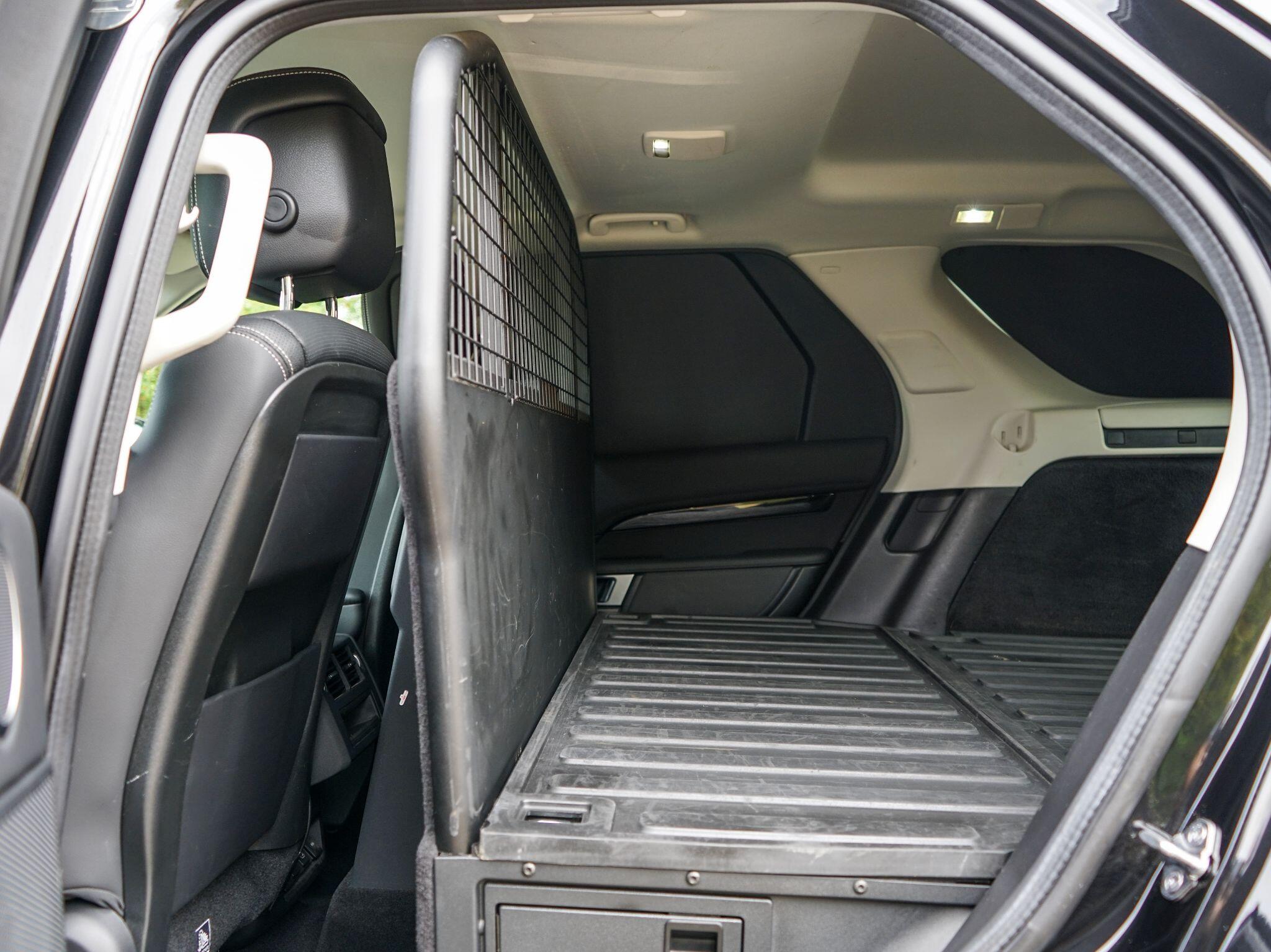 Land Rover Discovery 3 view 19
