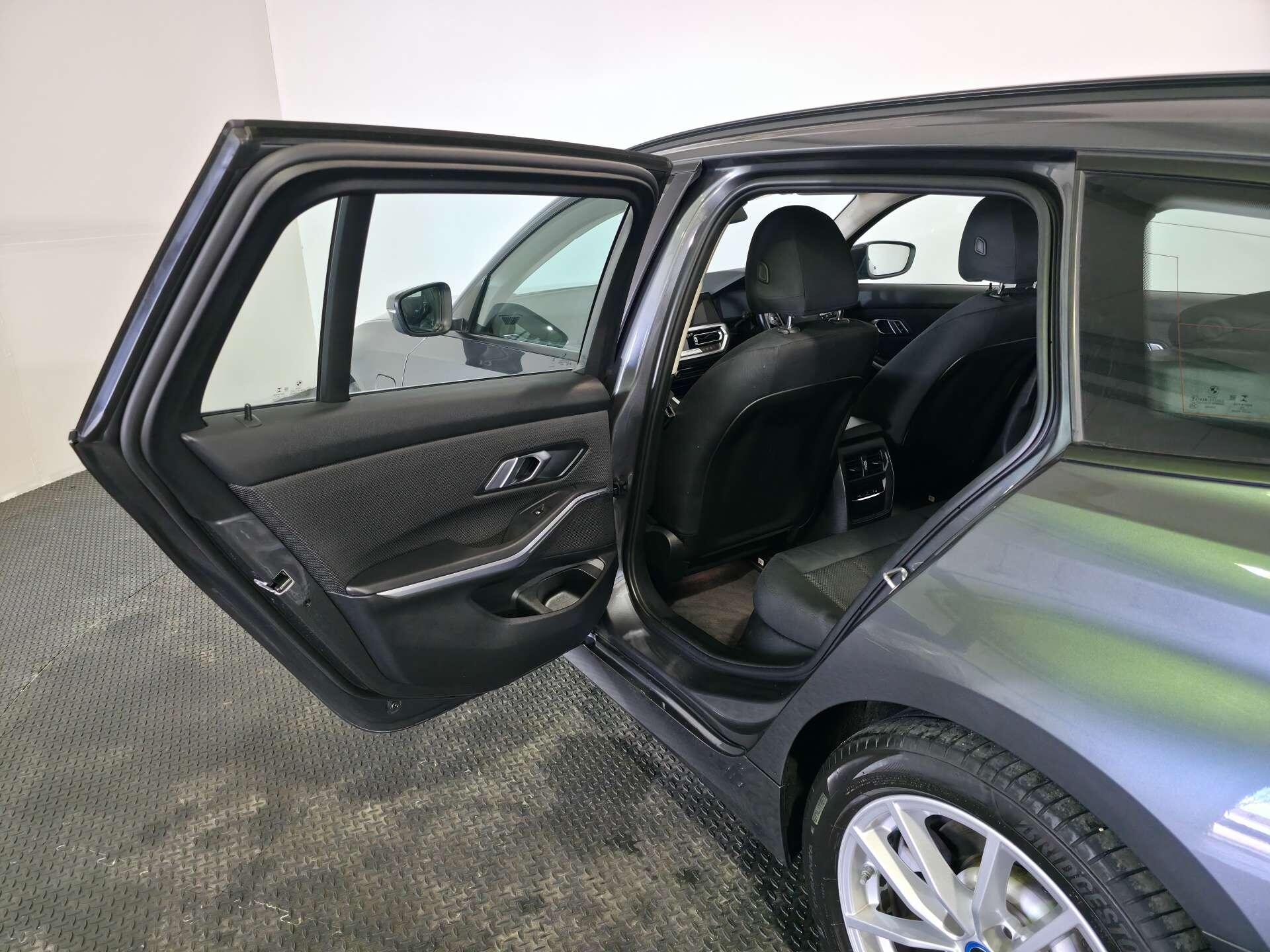 BMW 3 Series view 68
