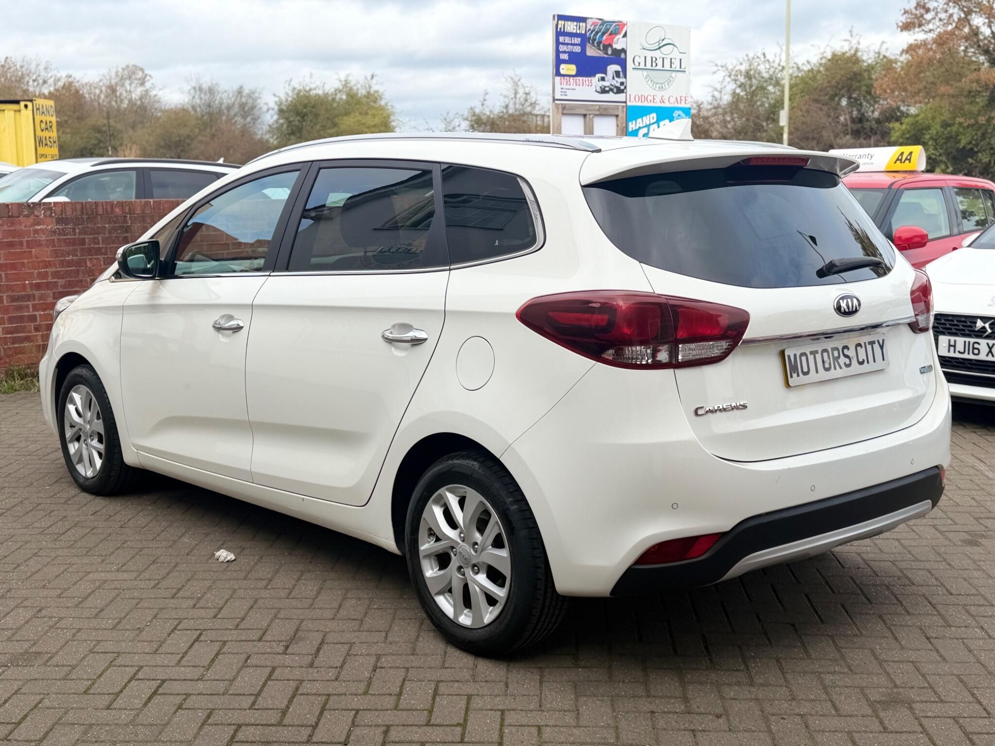 Kia Carens view 8