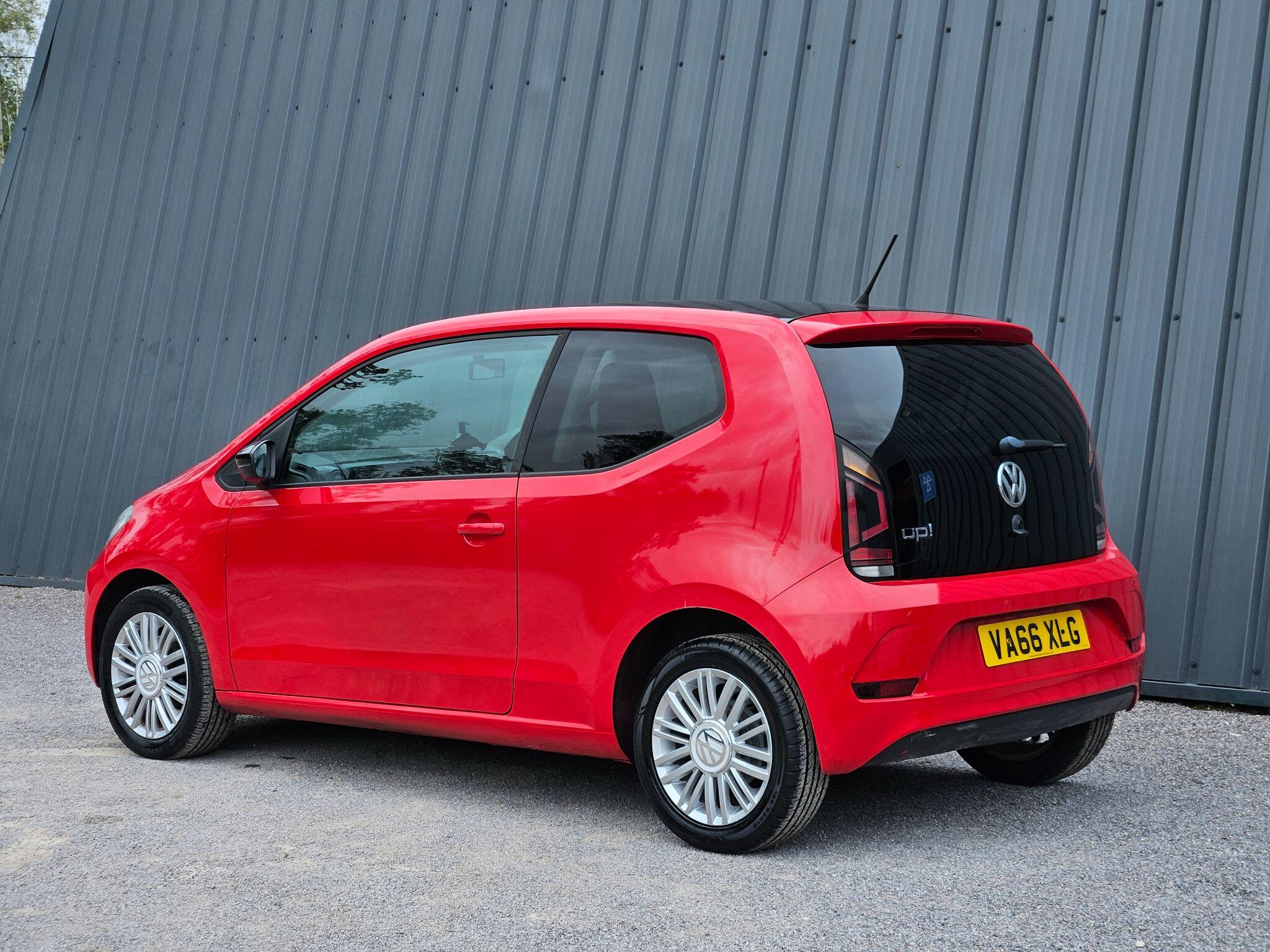 2017 Volkswagen up! image 9