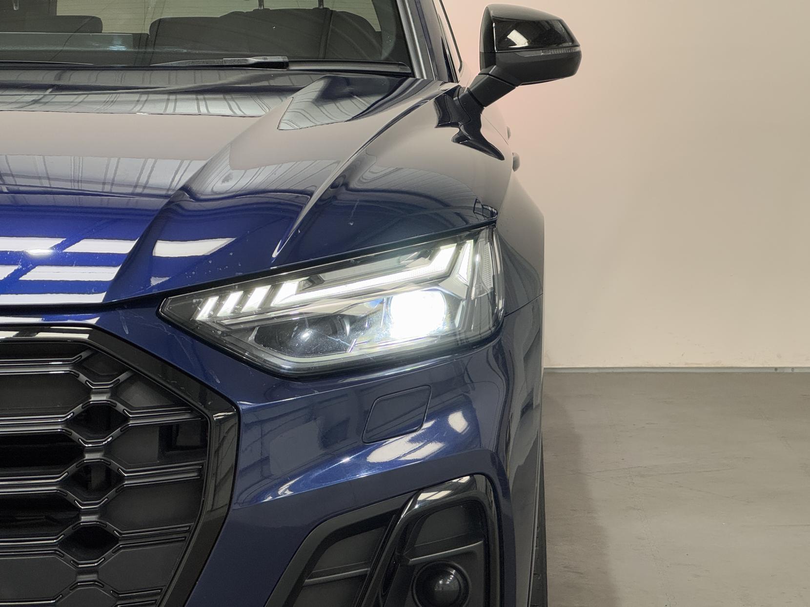 Audi Q5 view 4