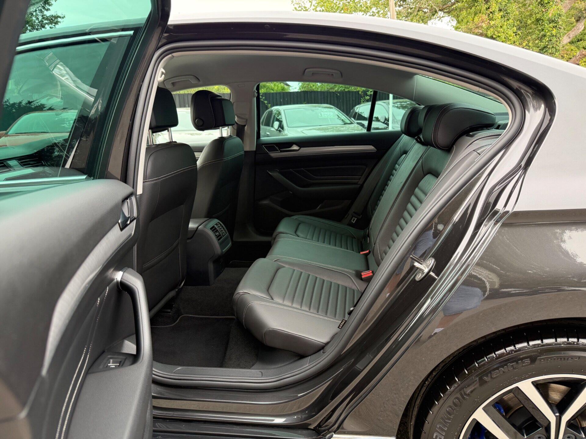 Volkswagen Passat view 29