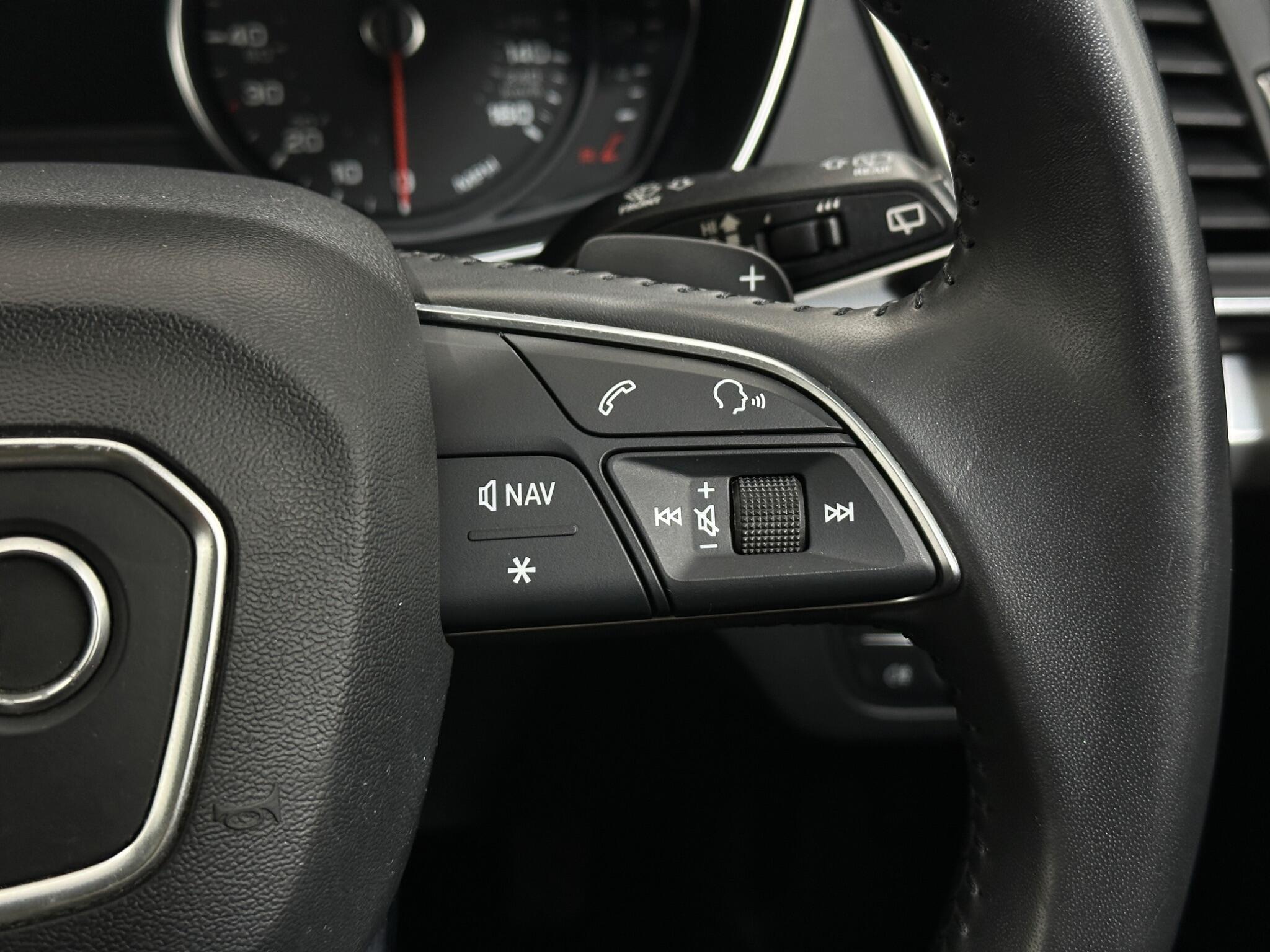 Audi Q5 view 16