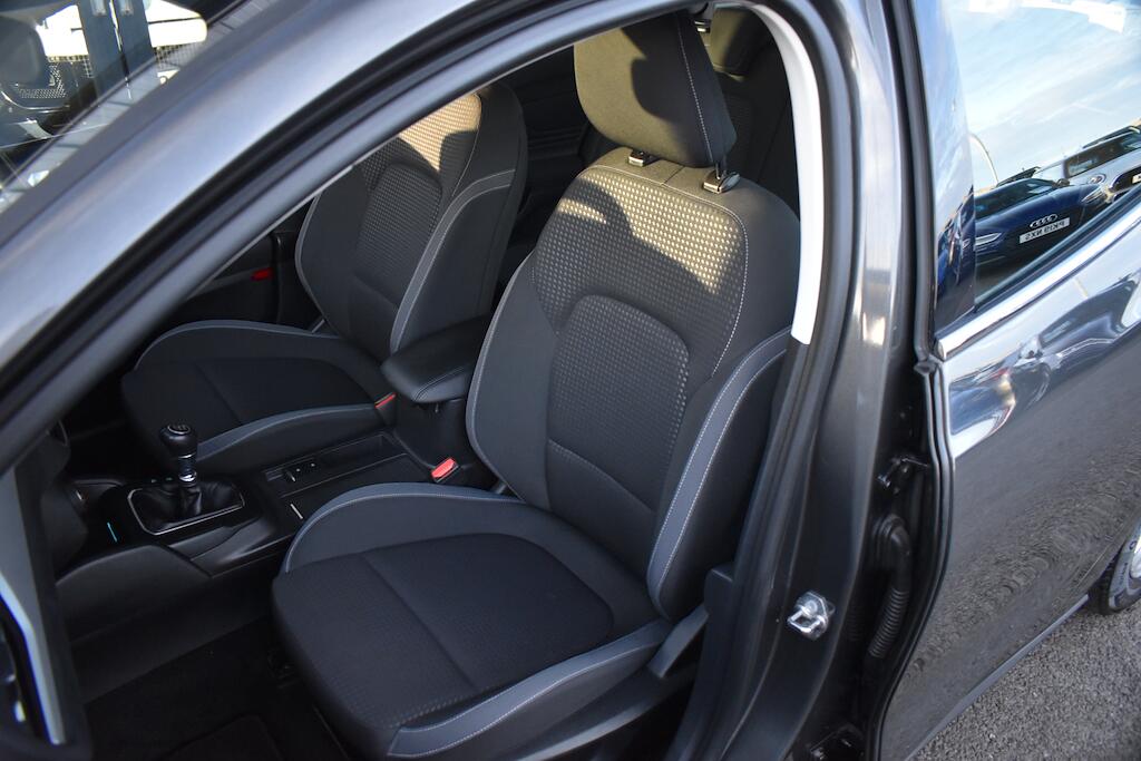 Ford Focus view 39