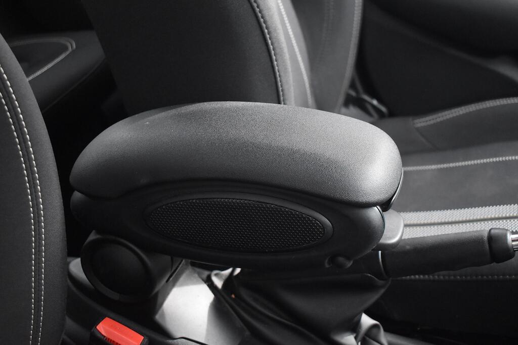 Mini Hatch view 60