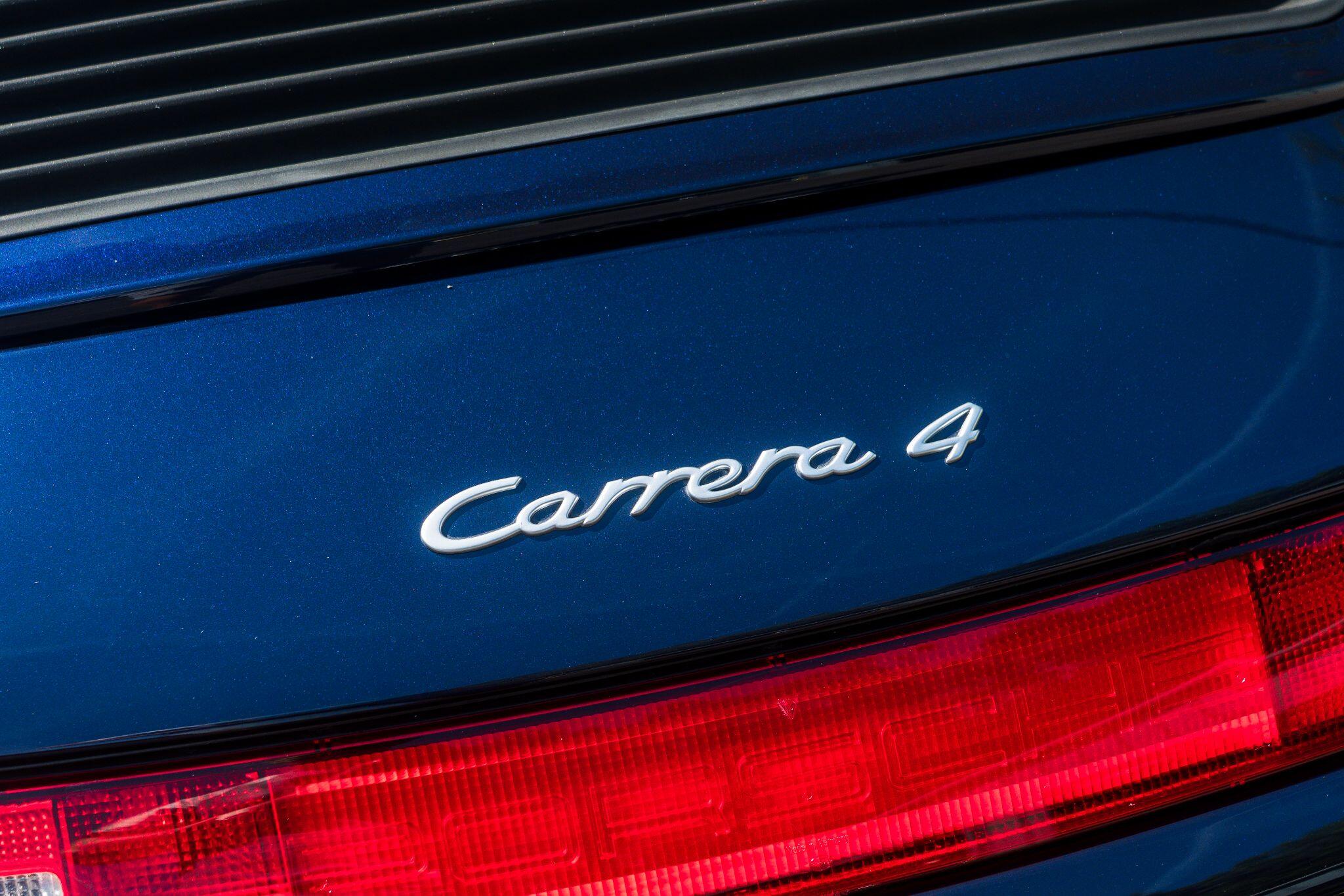 Porsche 911 view 40