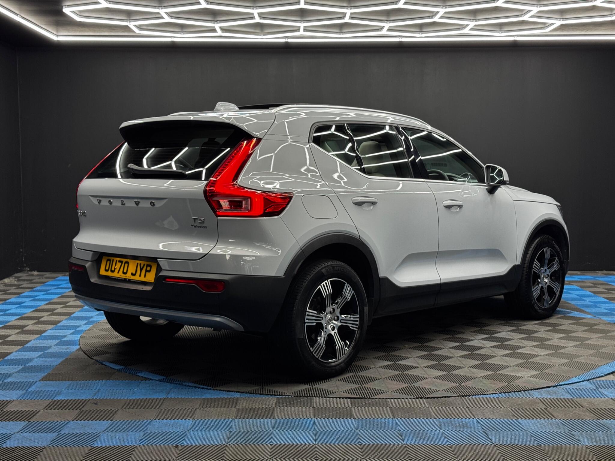 Volvo XC40 view 5