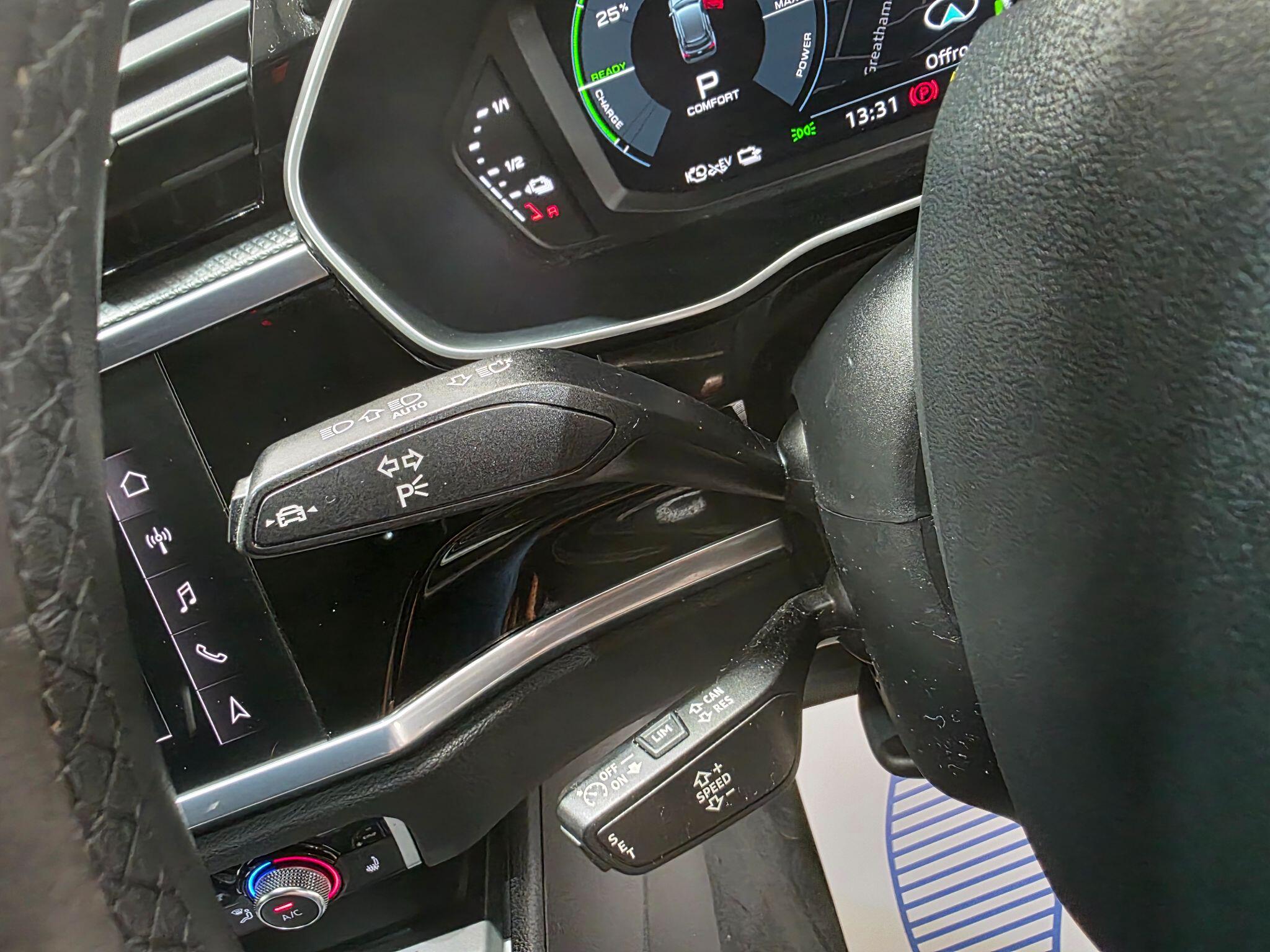 Audi Q3 view 23
