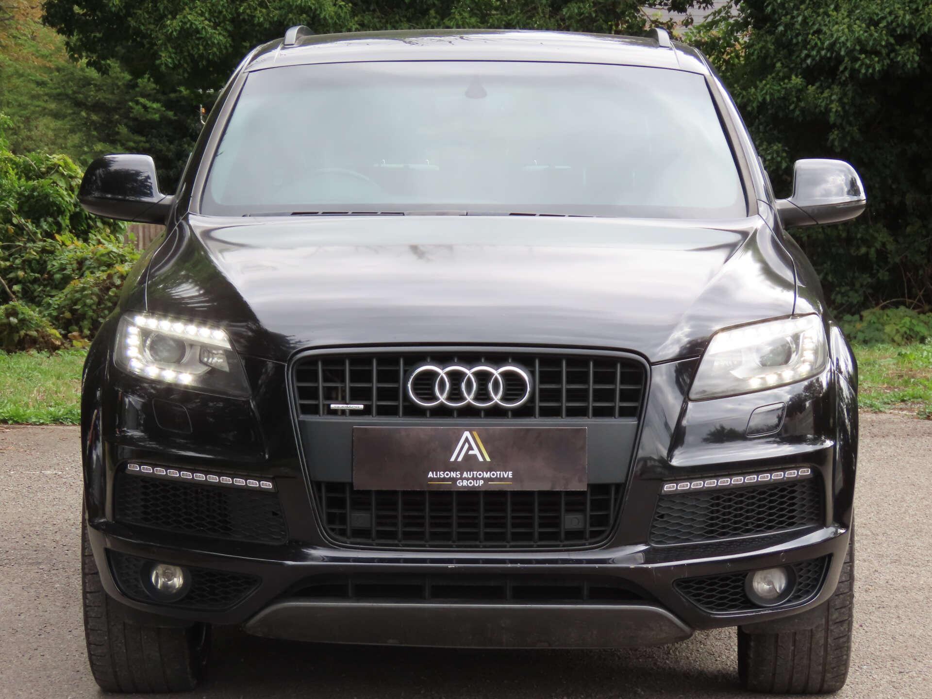Audi Q7 view 2