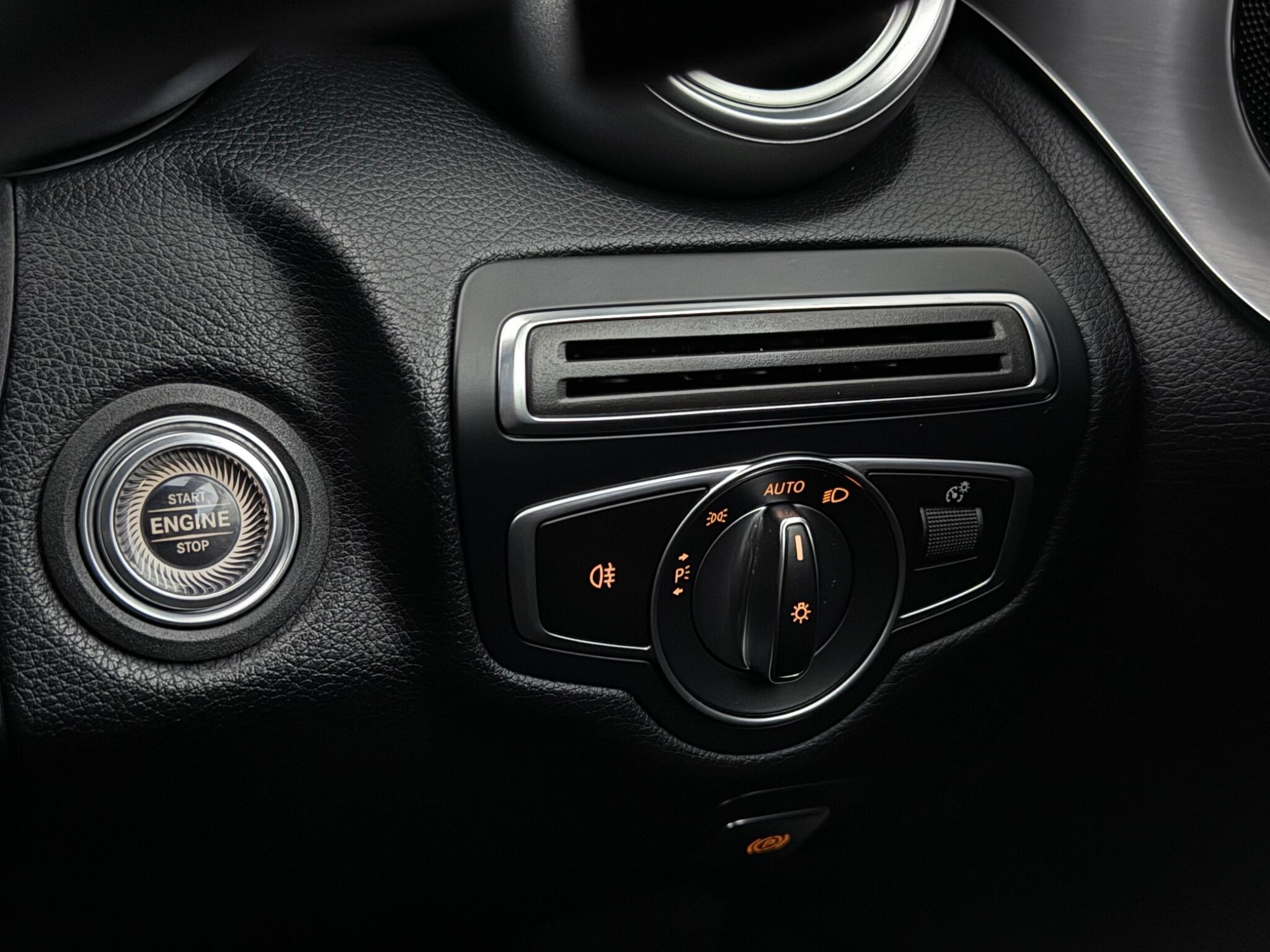 Mercedes-Benz C-Class view 19