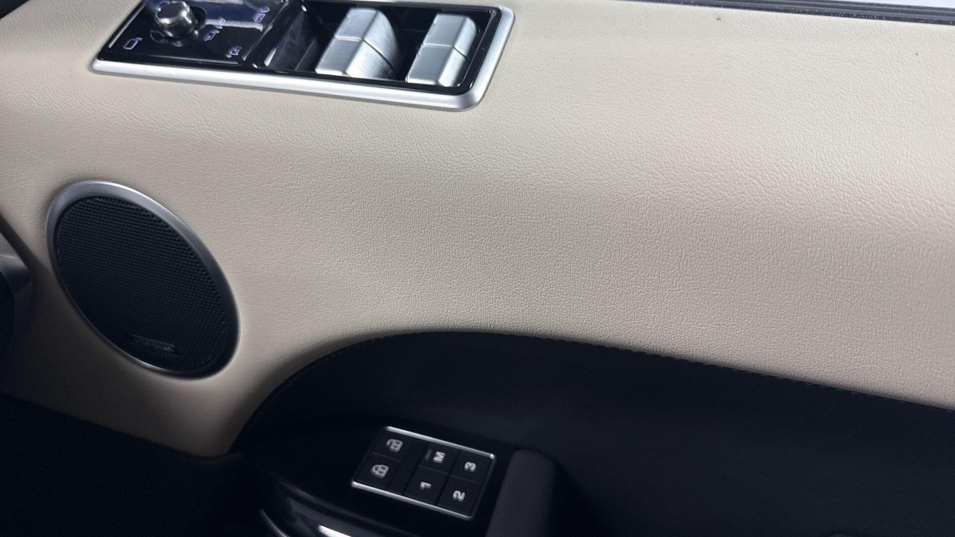 Land Rover Range Rover Sport view 22