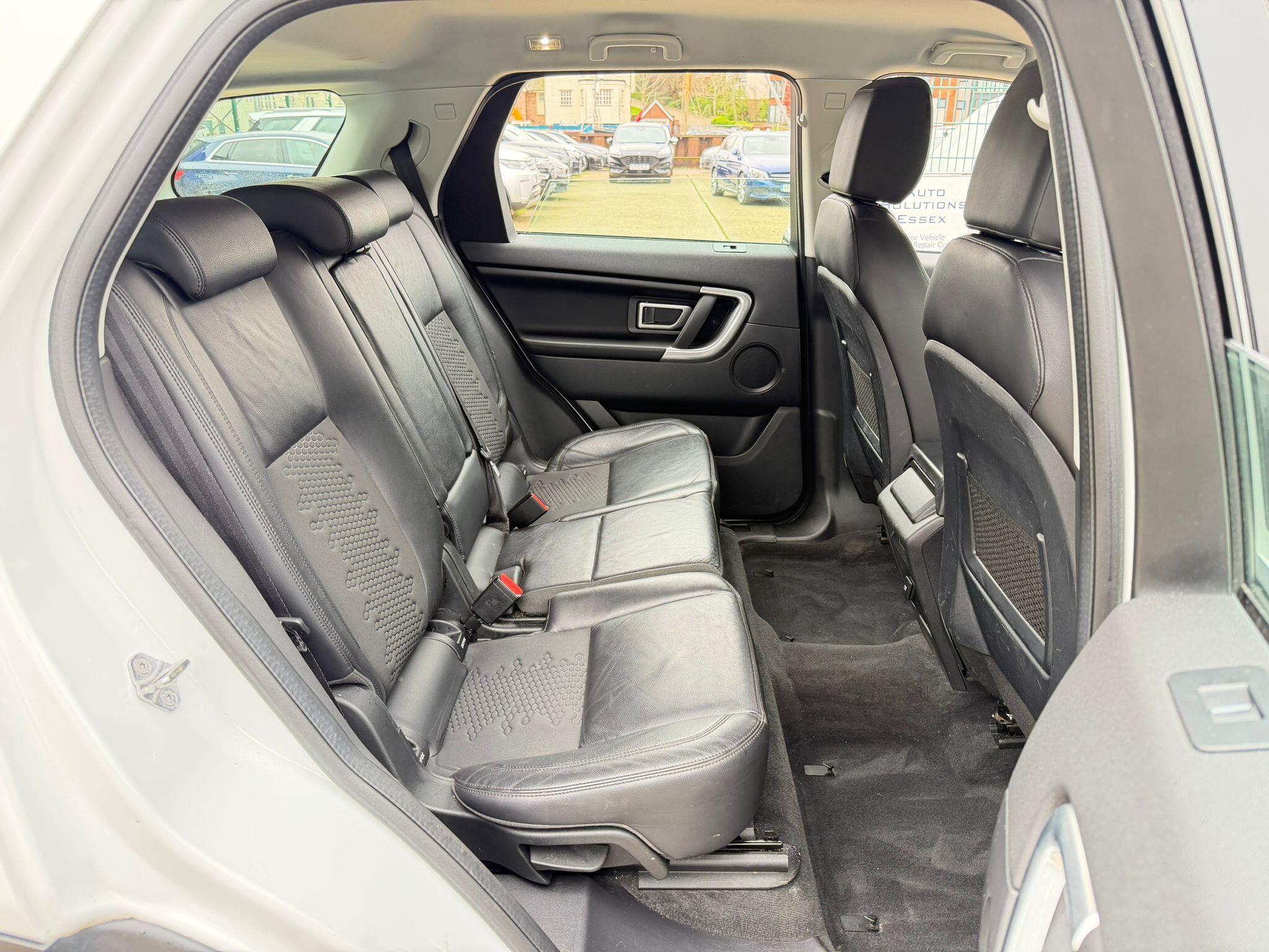 Land Rover Discovery Sport view 14