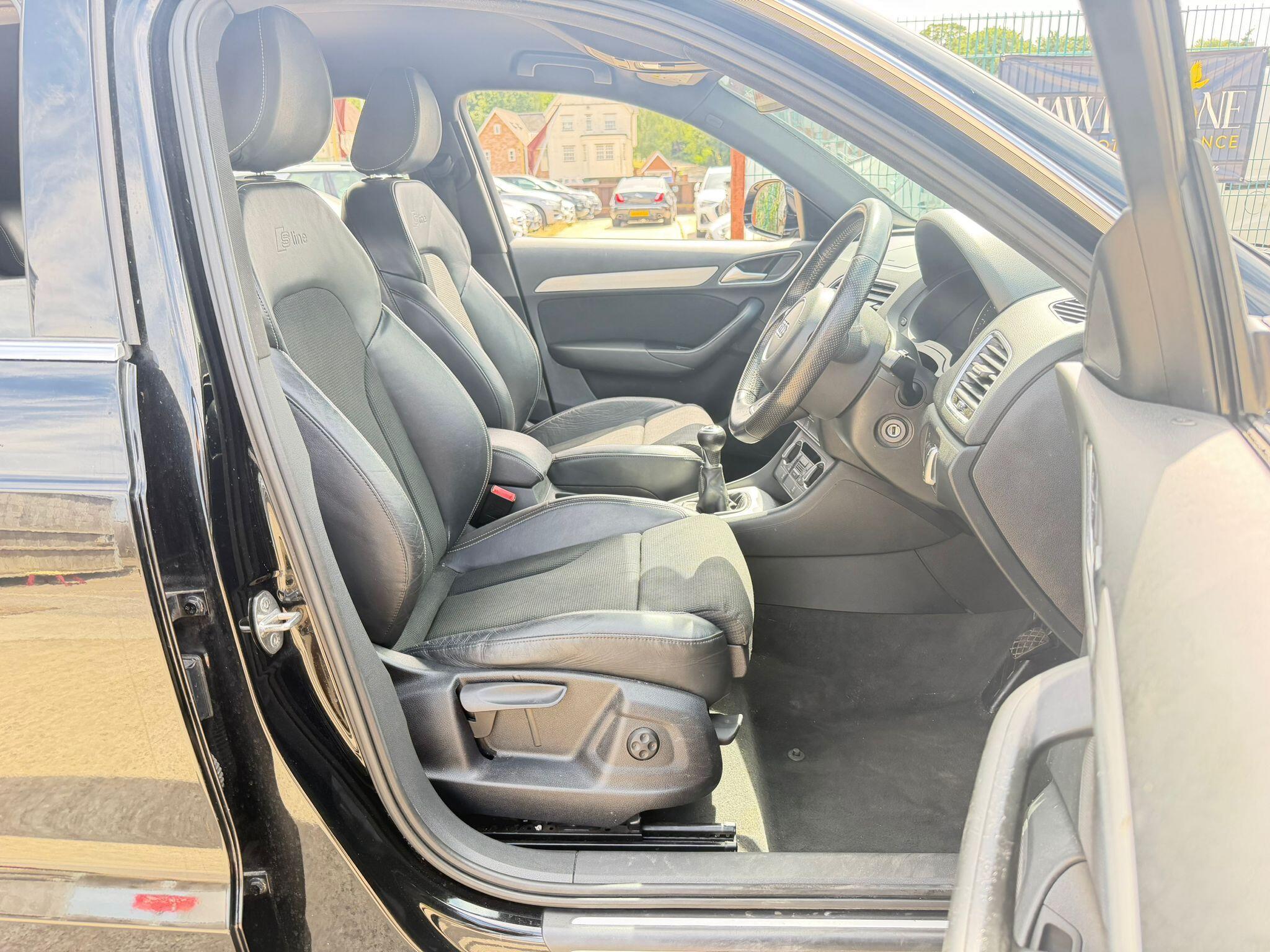 Audi Q3 view 9