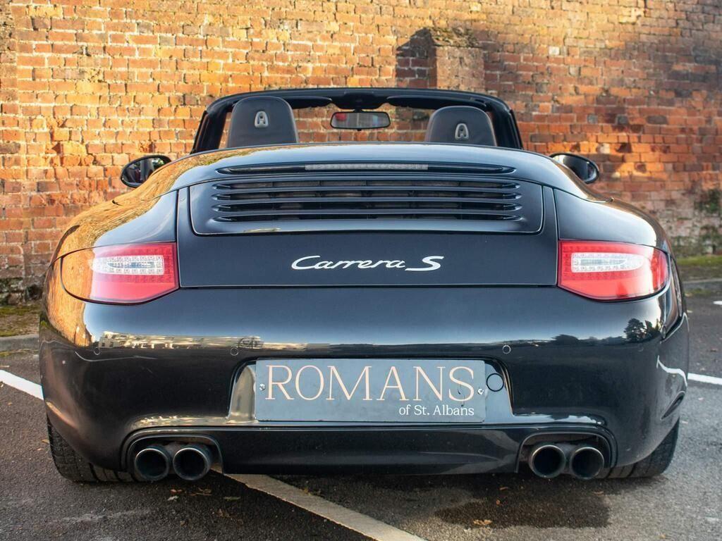Porsche 911 view 10