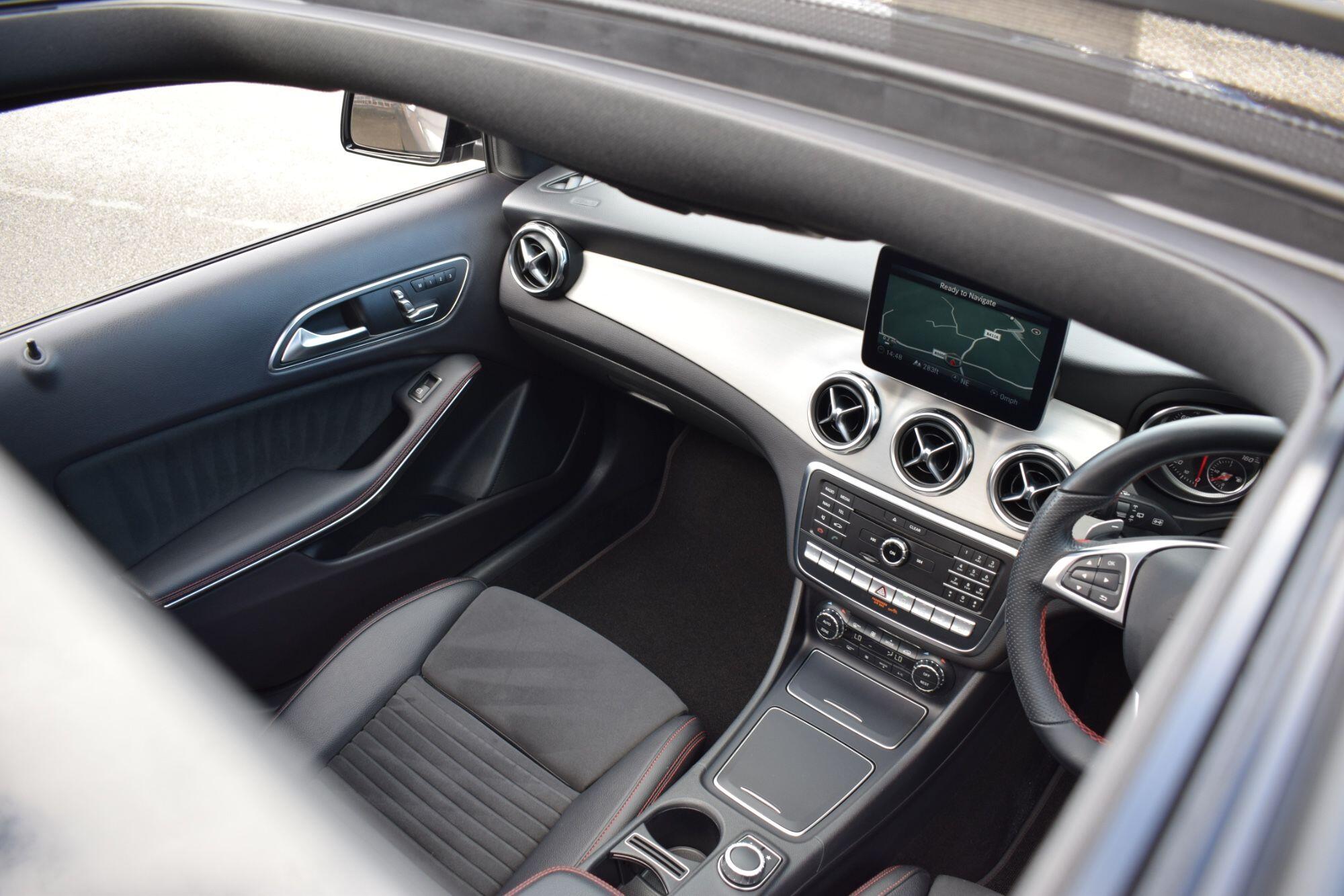 Mercedes-Benz GLA view 20