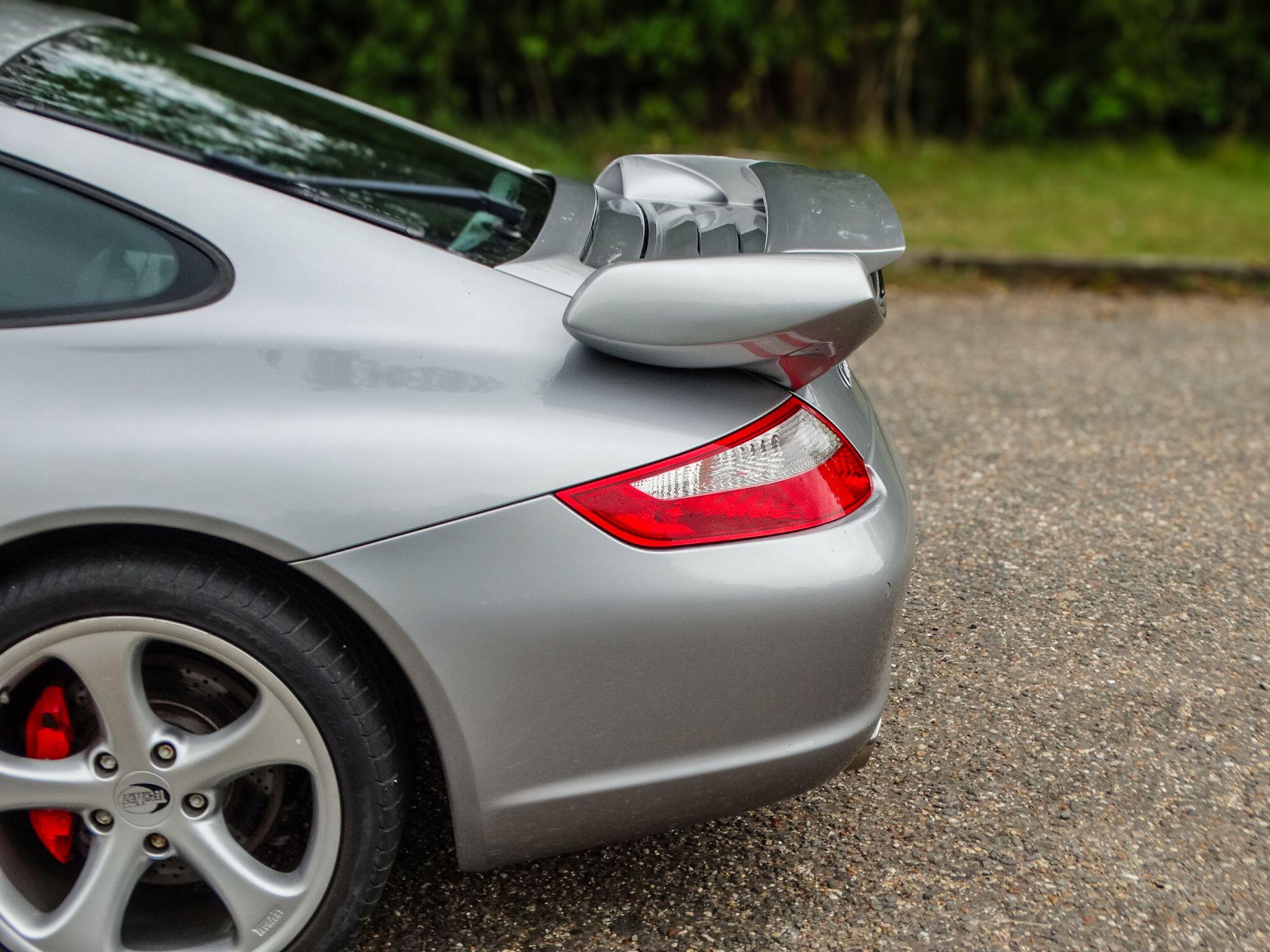 Porsche 911 view 13