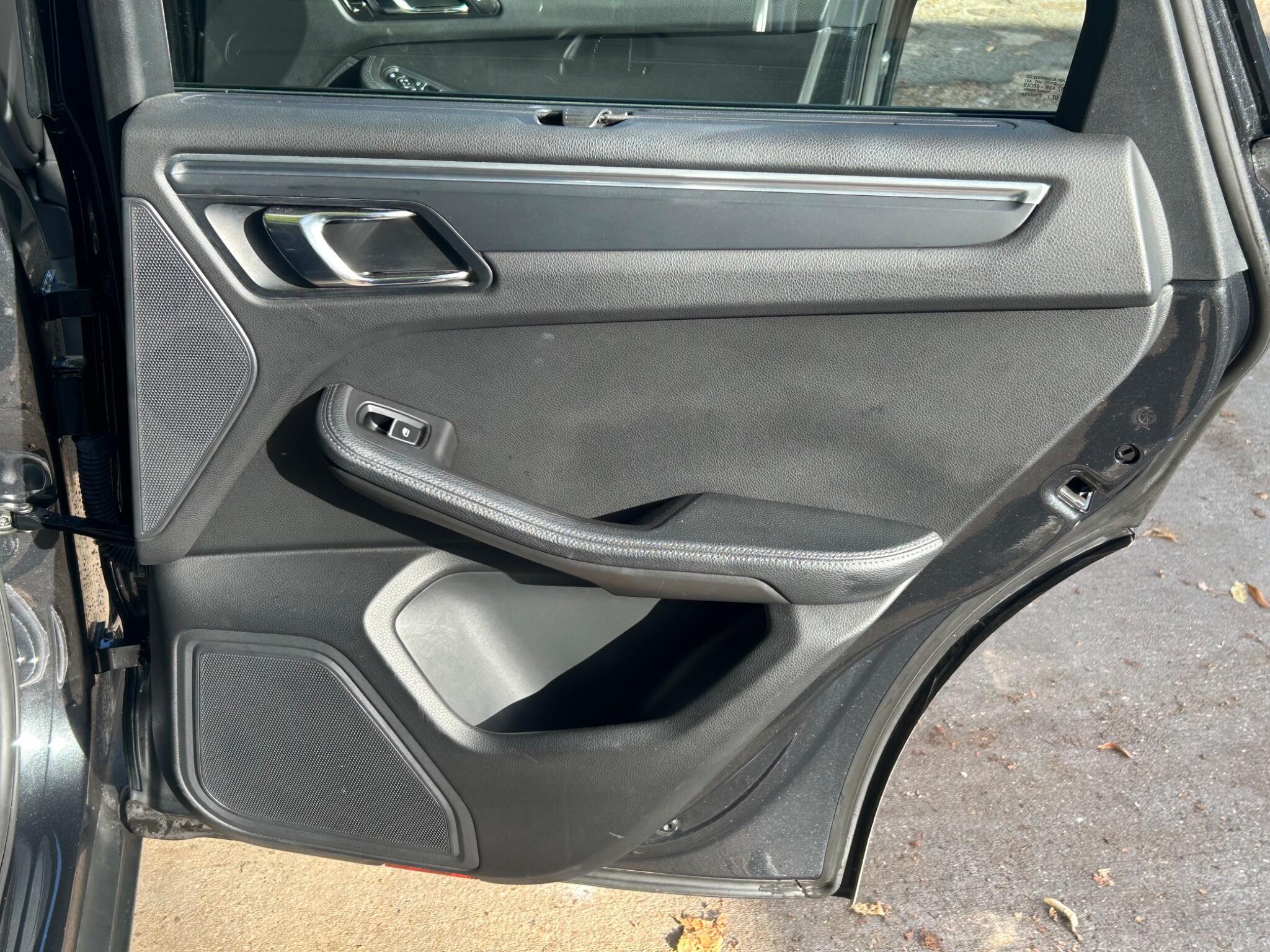 Porsche Macan view 38