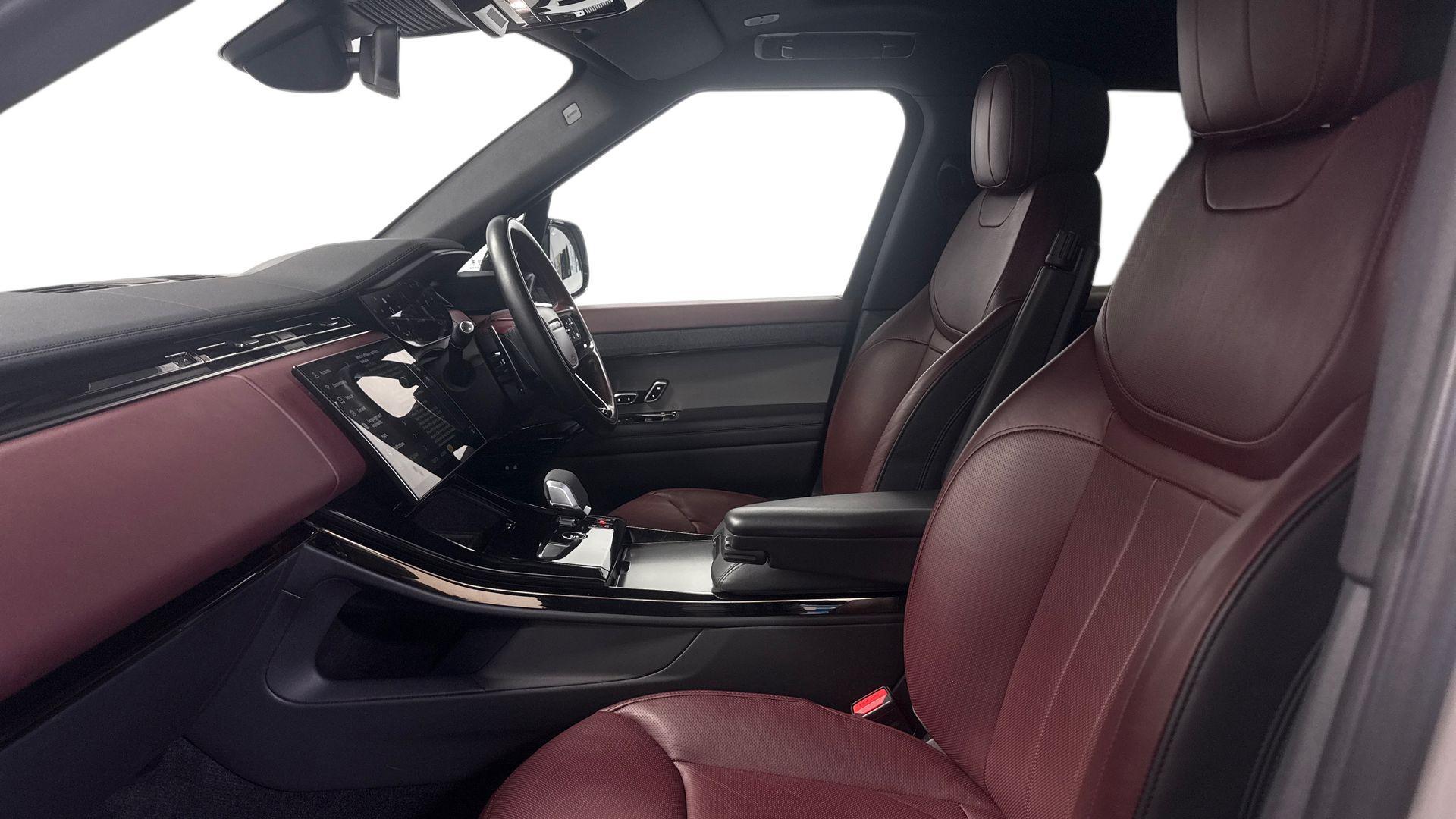 Land Rover Range Rover Sport view 3