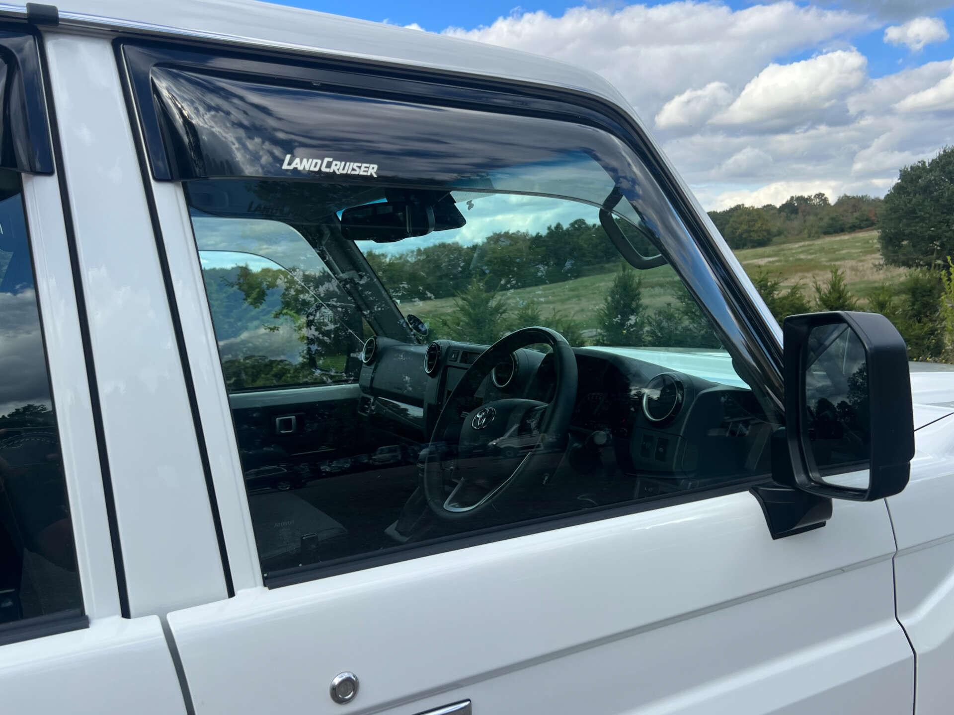 Toyota Land Cruiser view 19