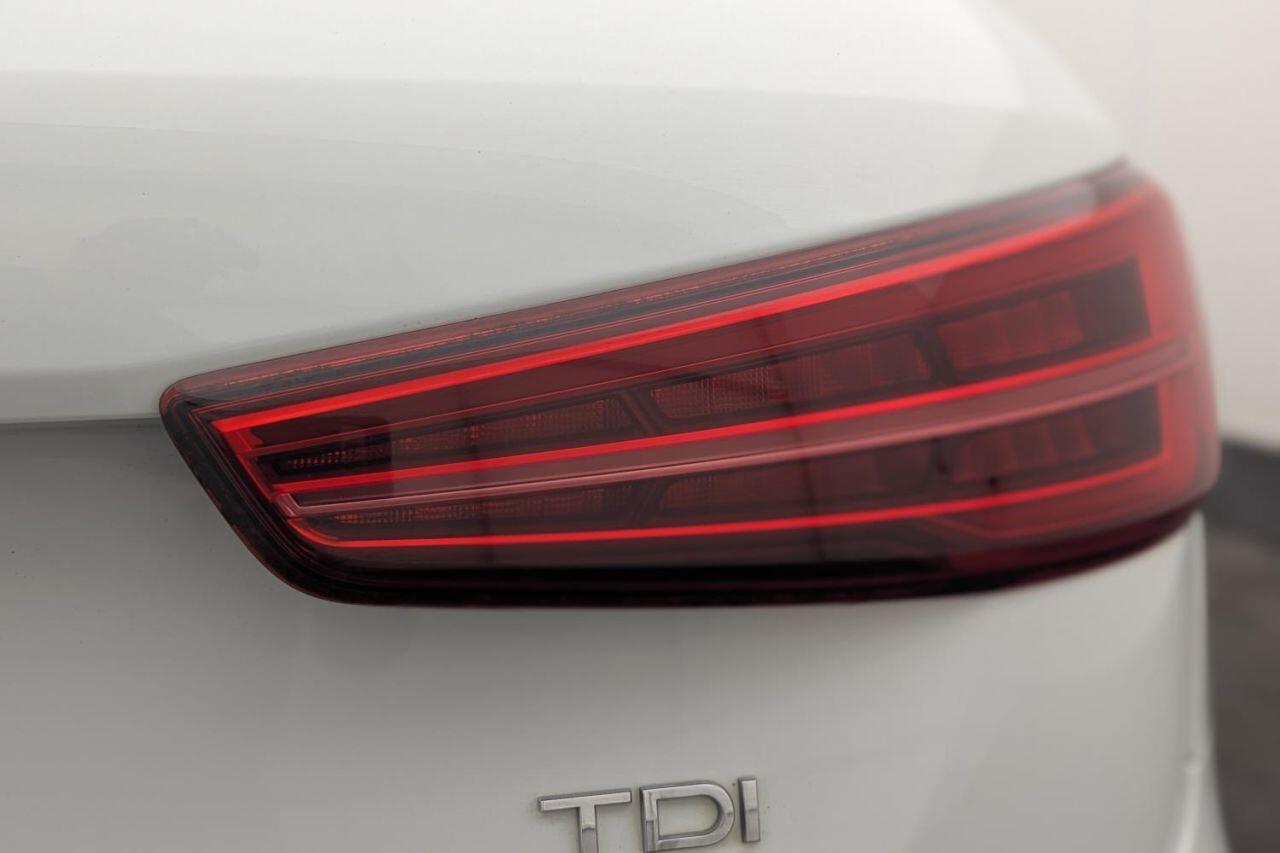 Audi Q3 view 43