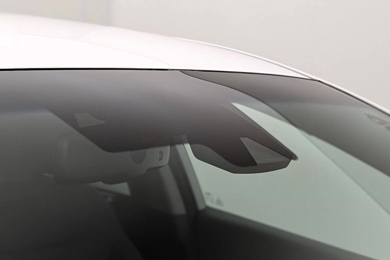 Hyundai Ioniq view 43