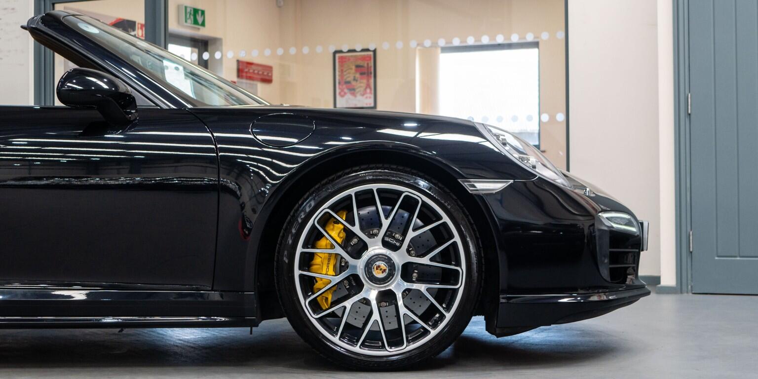 Porsche 911 view 11