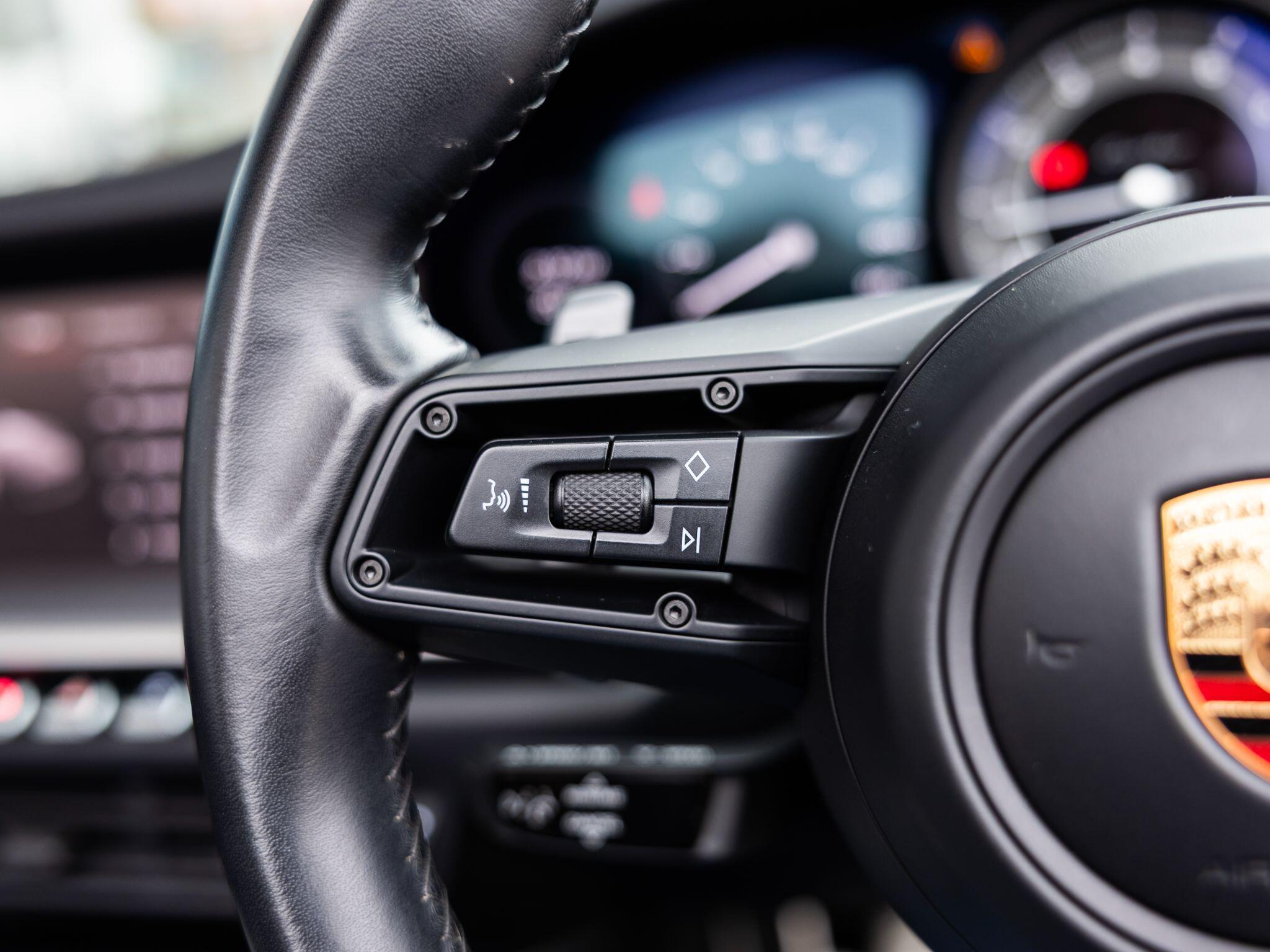Porsche 911 view 45