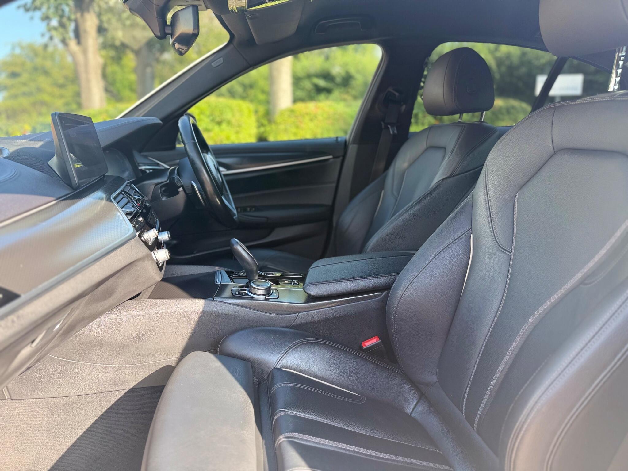 BMW 5 Series view 33