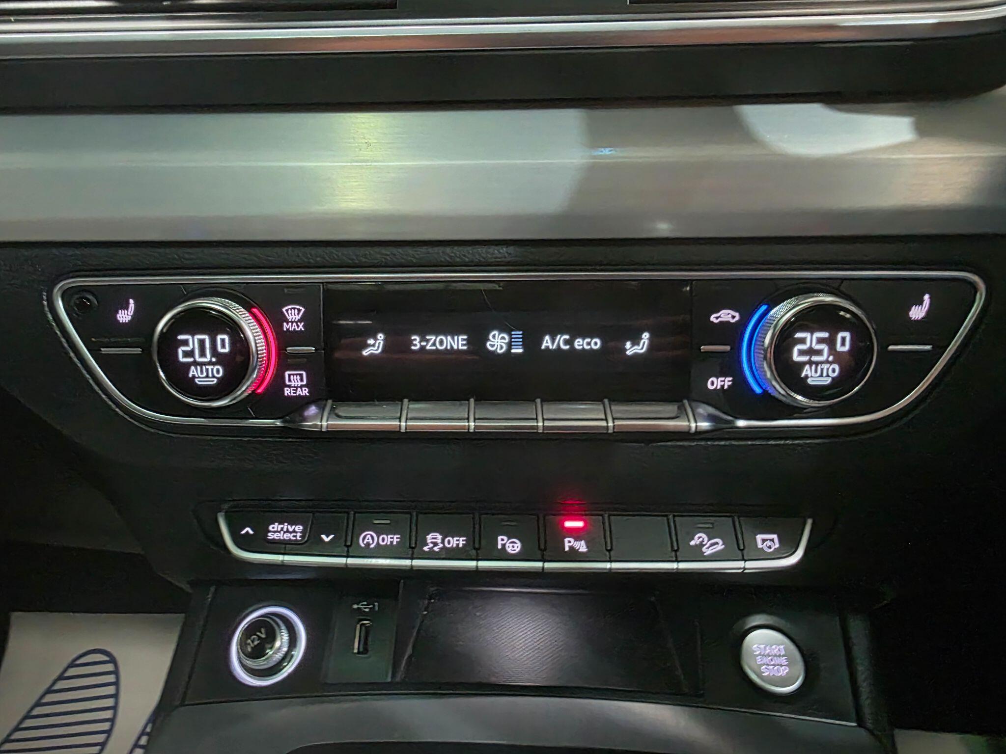 Audi Q5 view 11