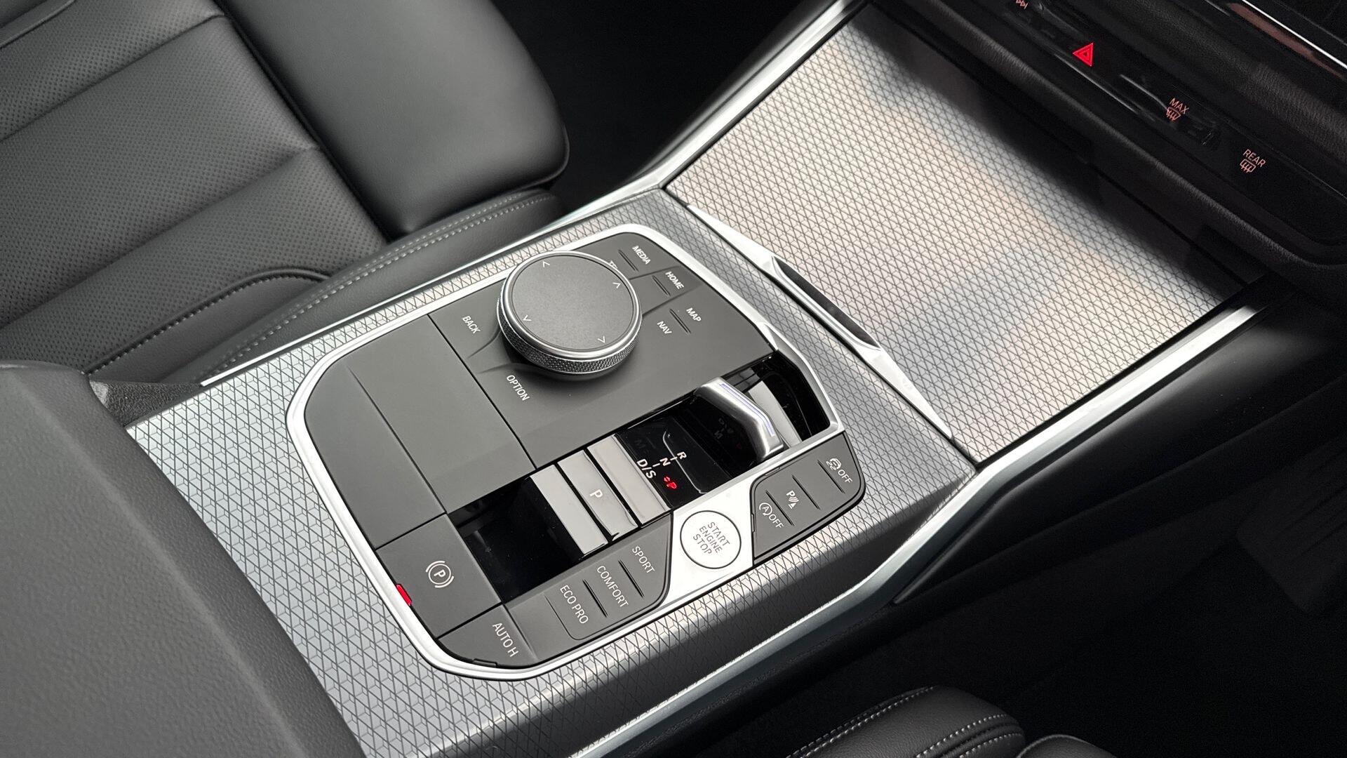 BMW 3 Series view 10
