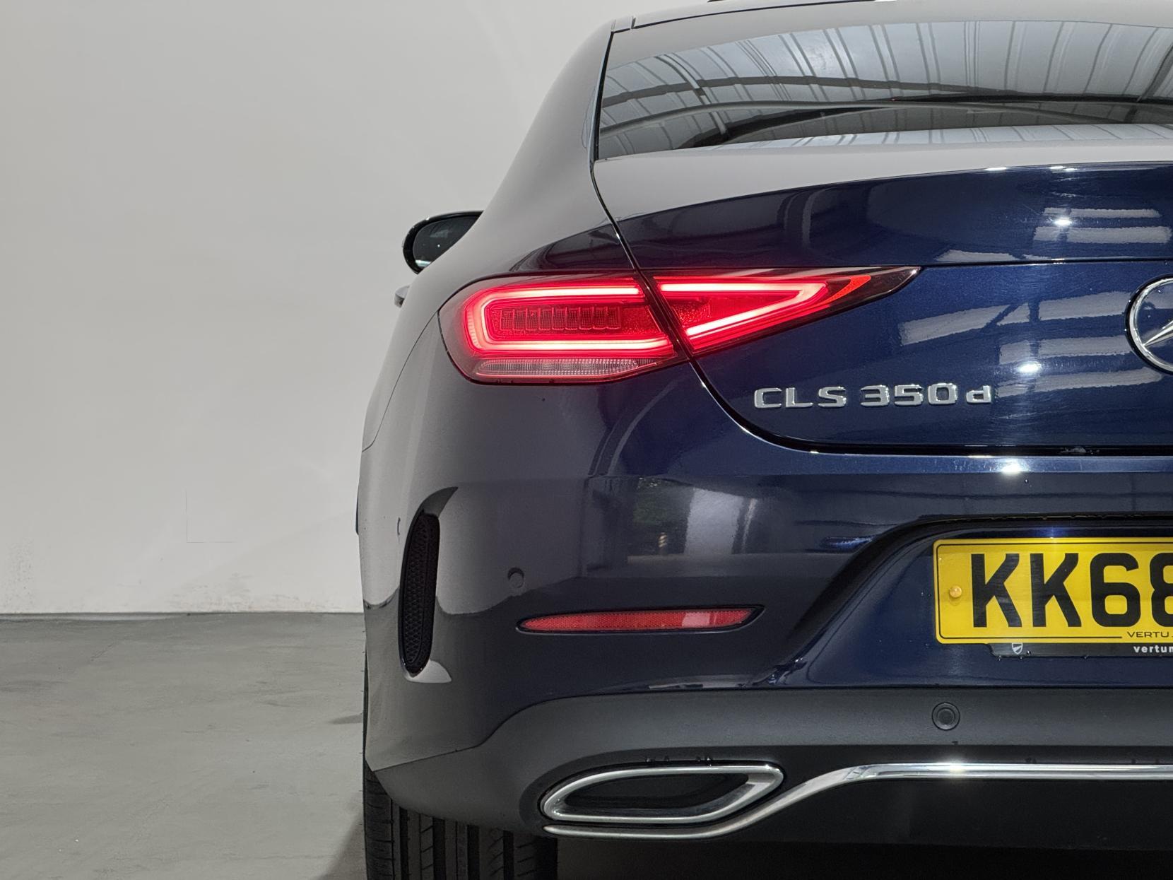 Mercedes-Benz CLS view 14