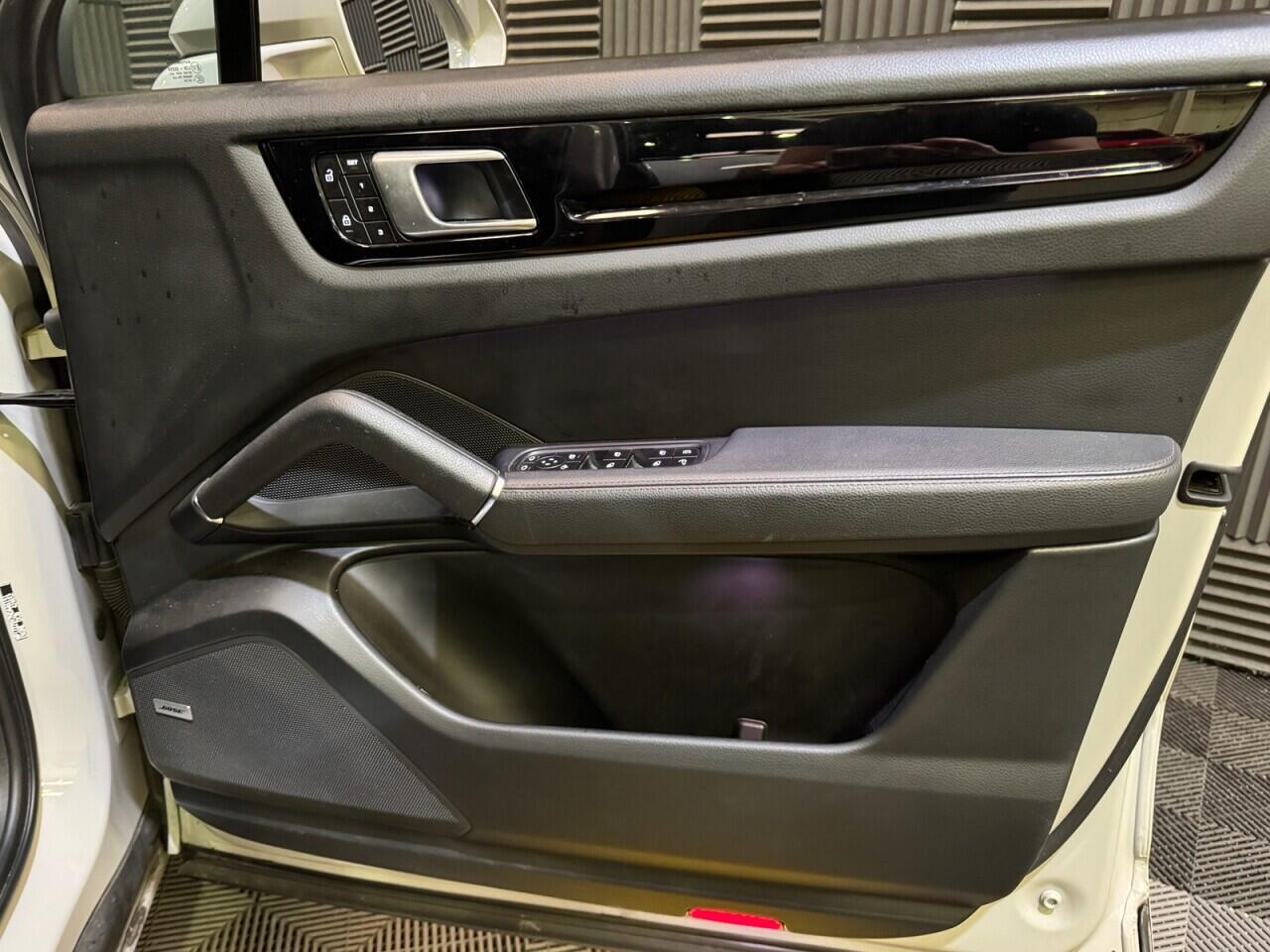 Porsche Cayenne view 21
