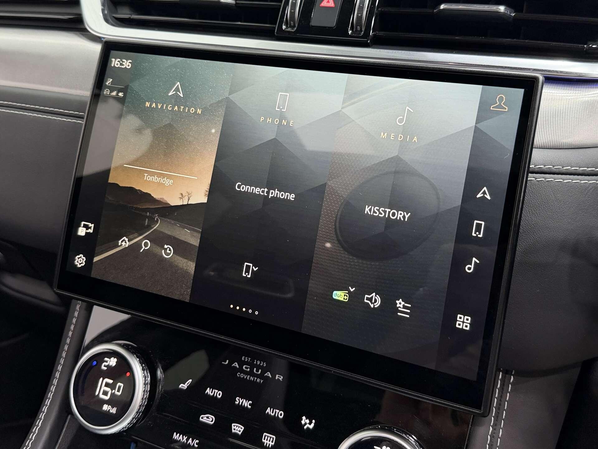 Jaguar F-Pace view 40