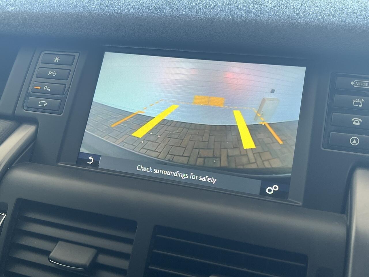 Land Rover Discovery Sport view 16
