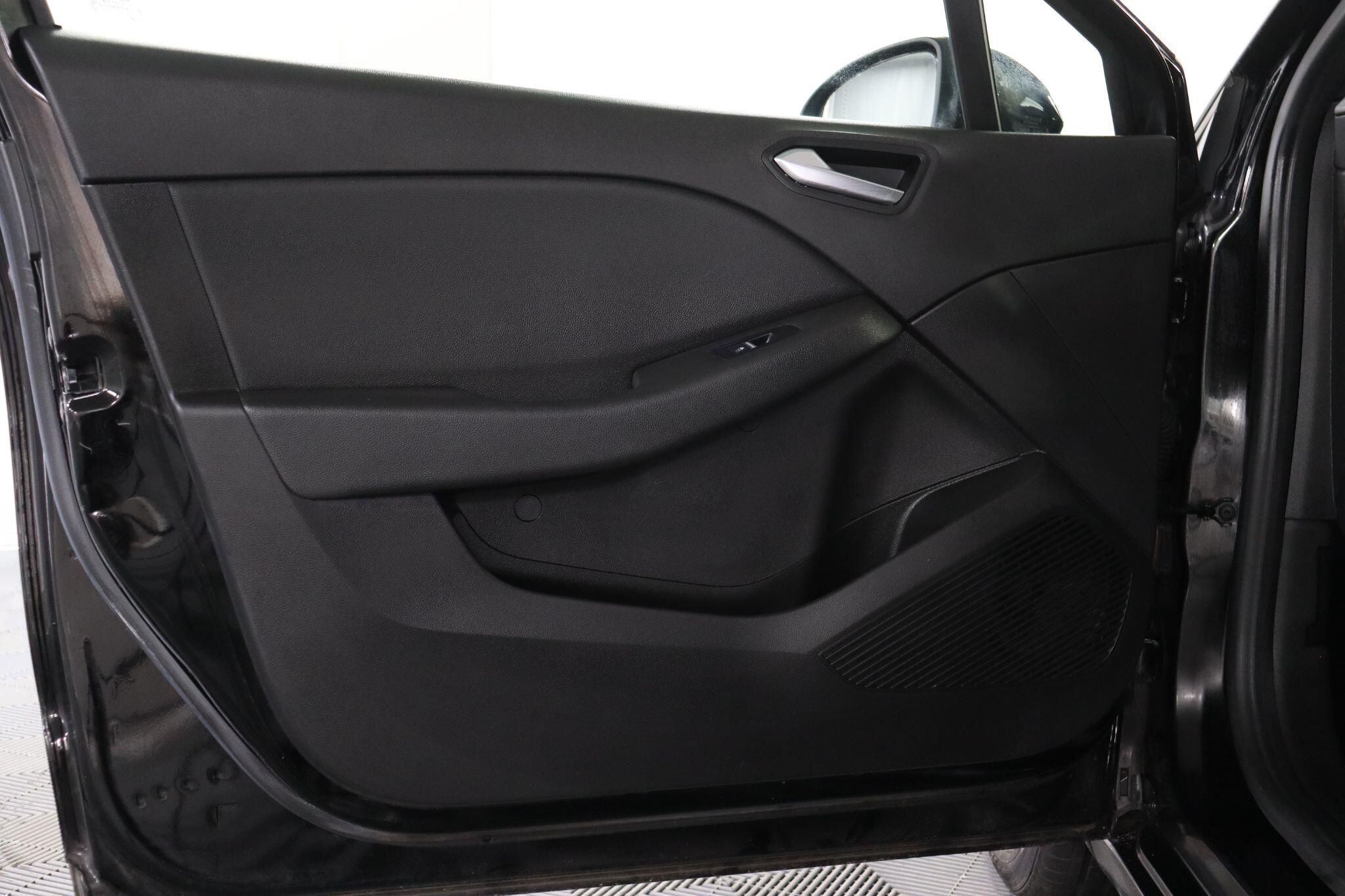 Renault Clio view 43