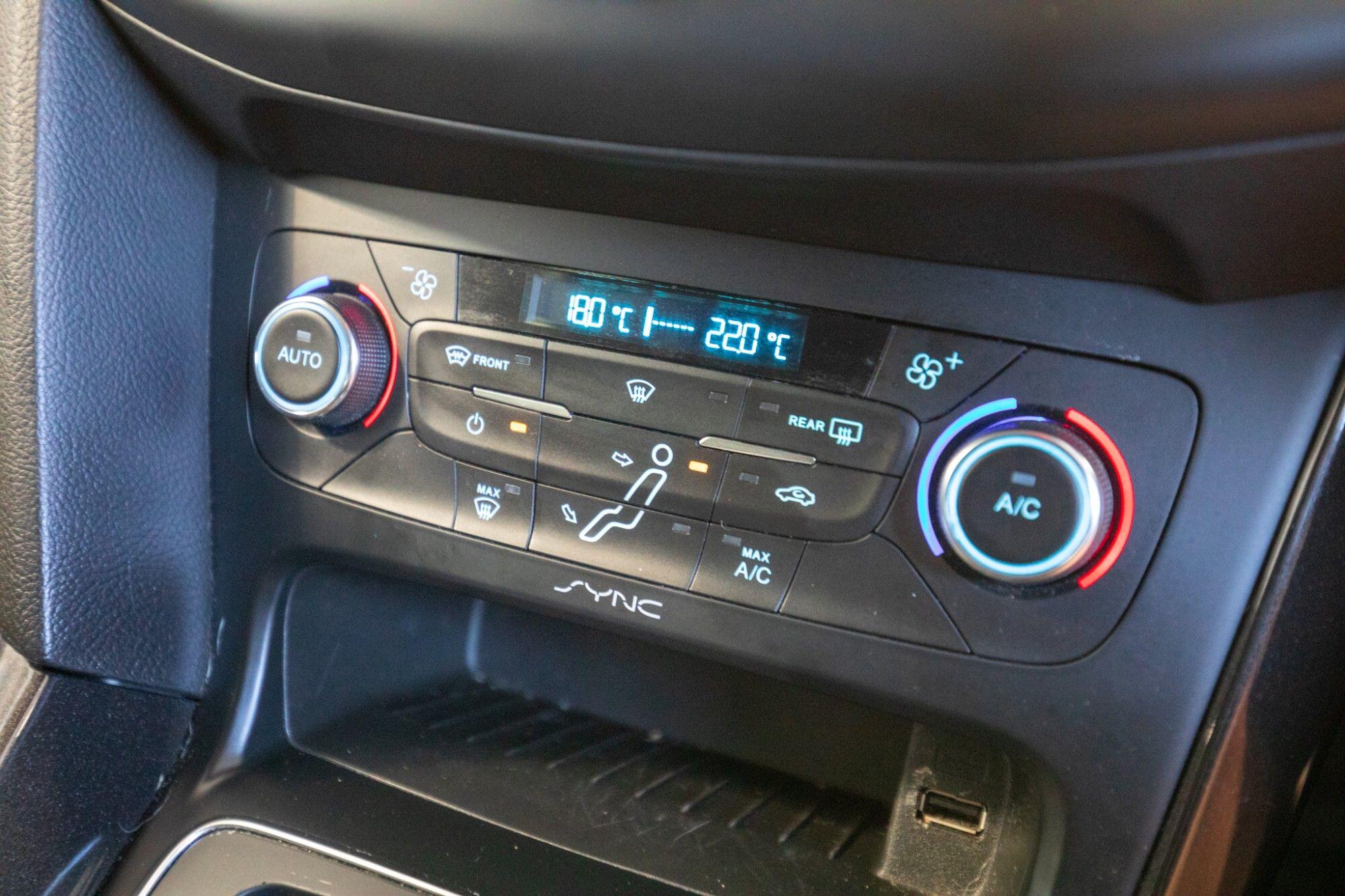Ford Focus view 25