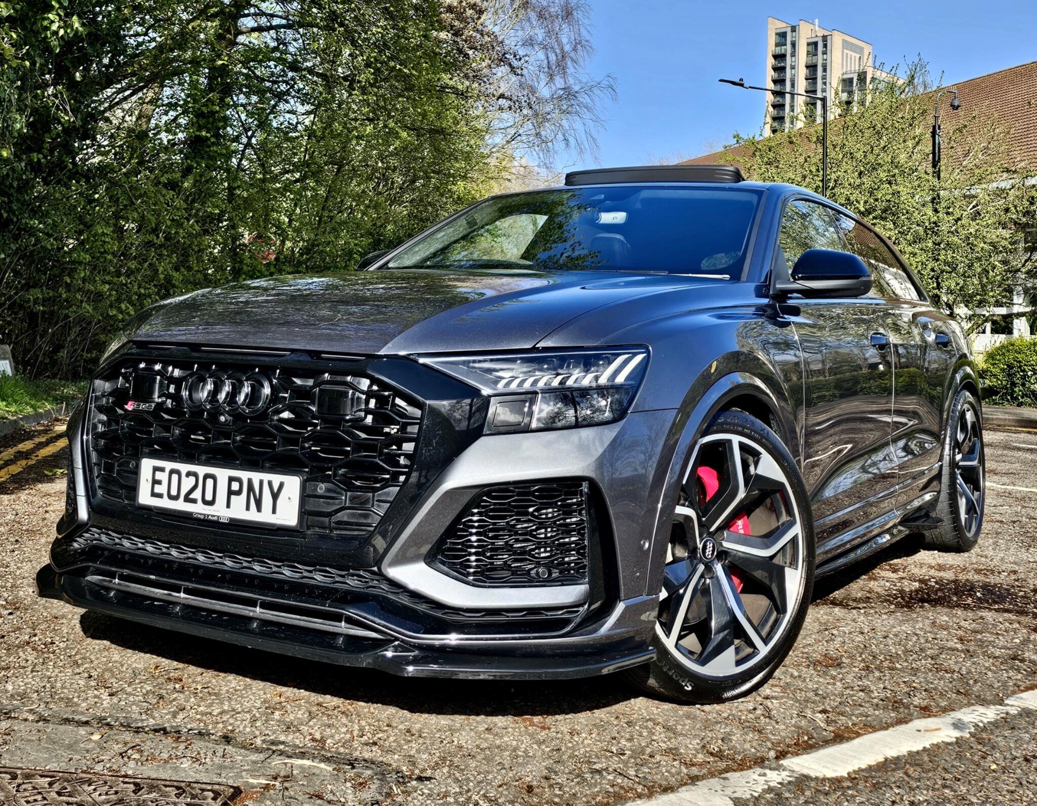 Audi RS Q8 view 13
