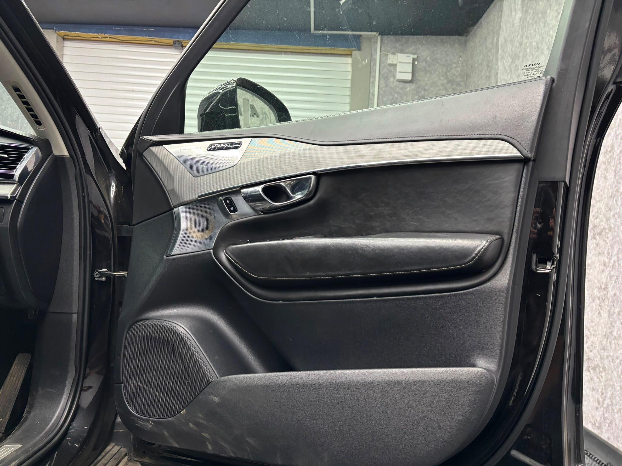 Volvo XC90 view 11