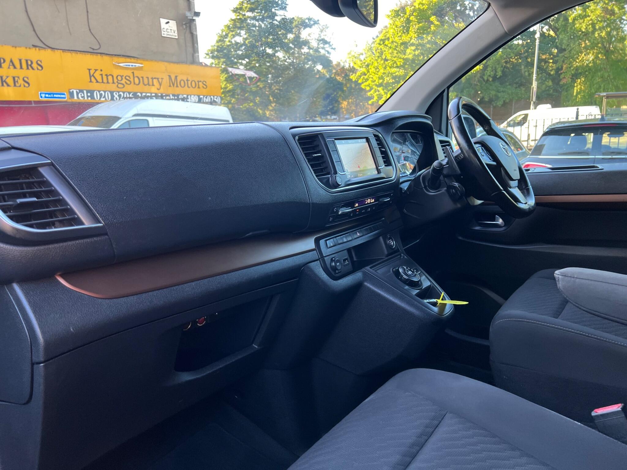 Toyota Proace Verso view 32
