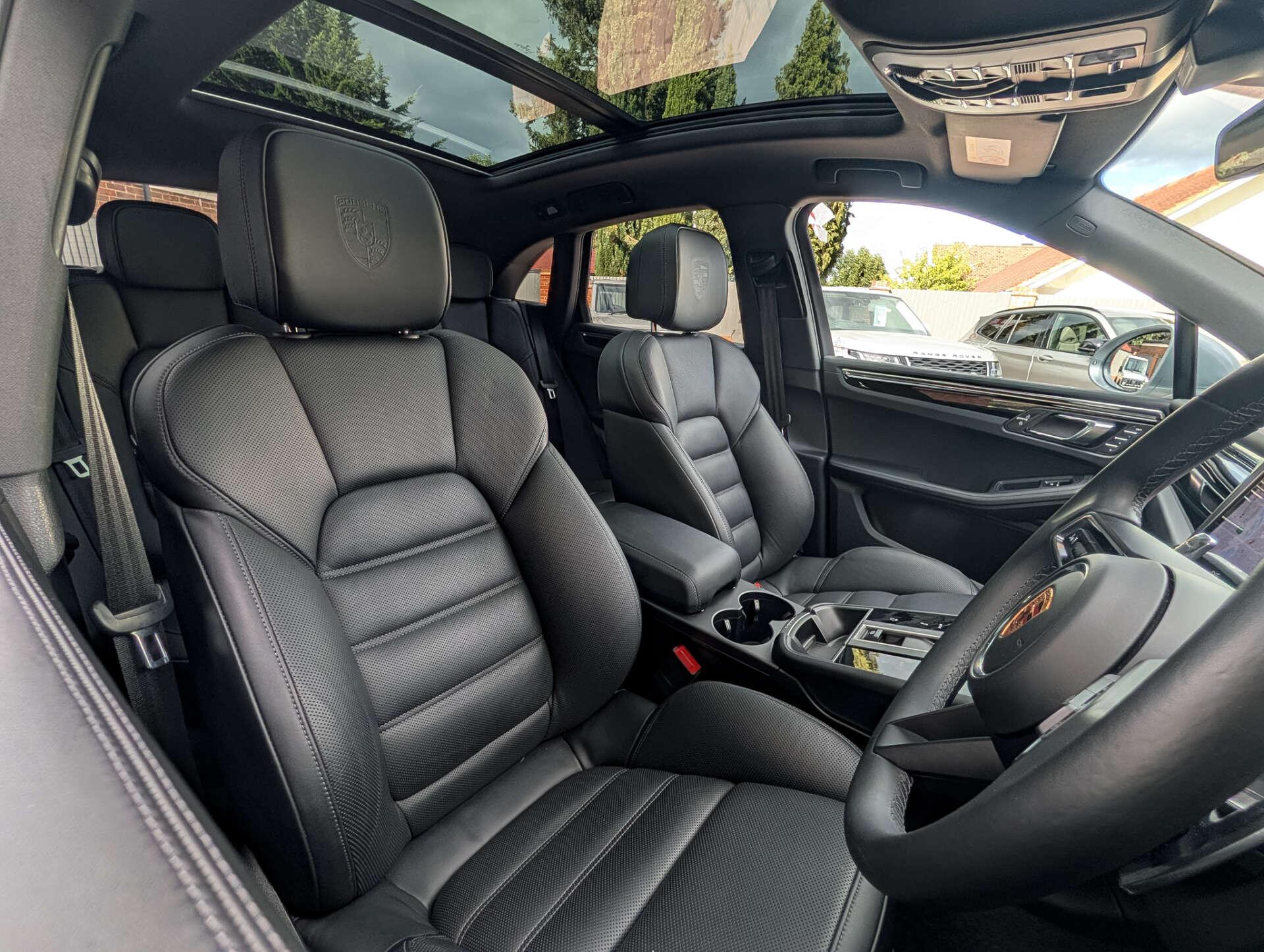 Porsche Macan view 23