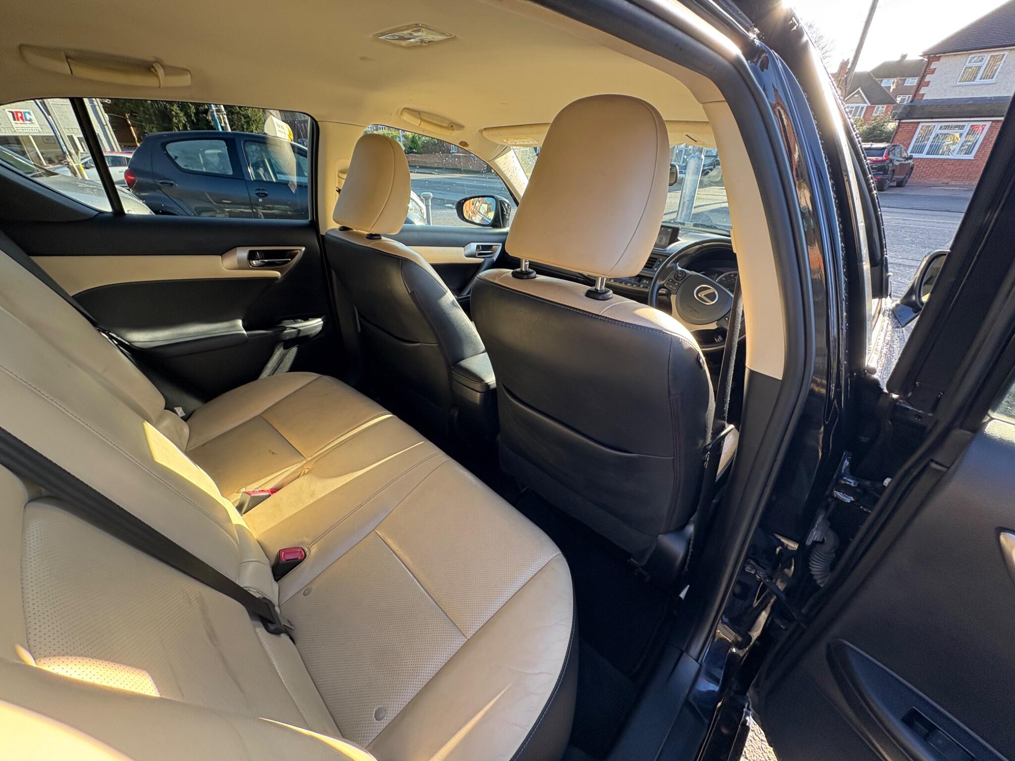 2014 Lexus CT 1.8 200h Luxury CVT Euro 6 (s/s) 5dr • 99,475 miles image 37