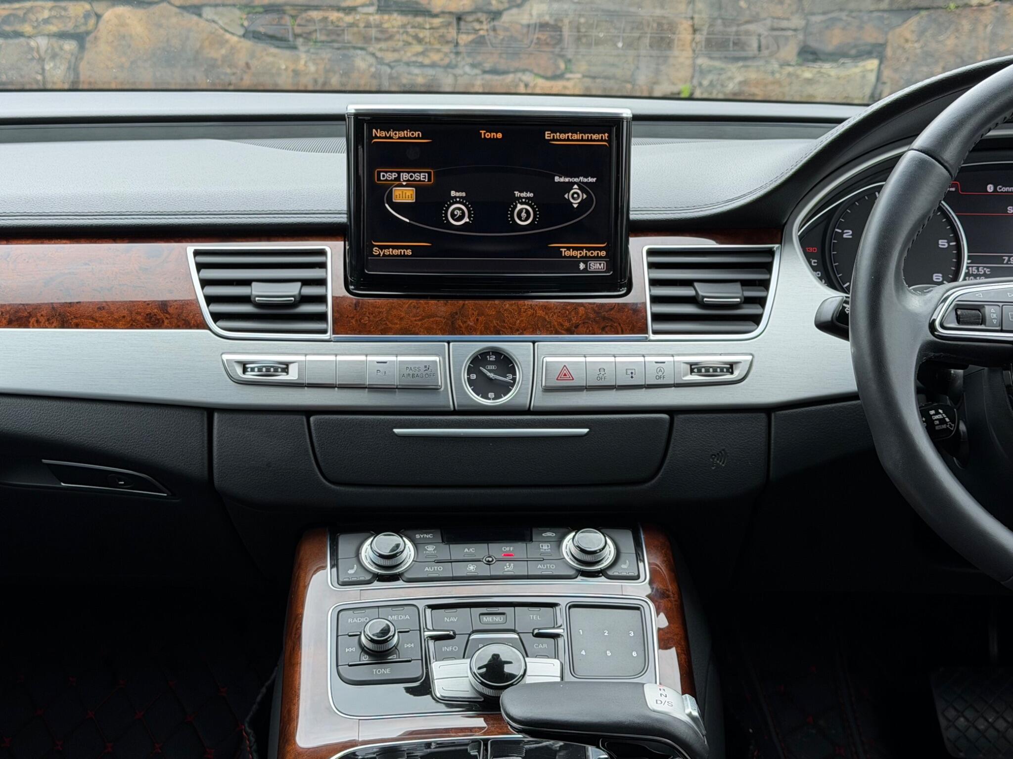 Audi A8 view 27