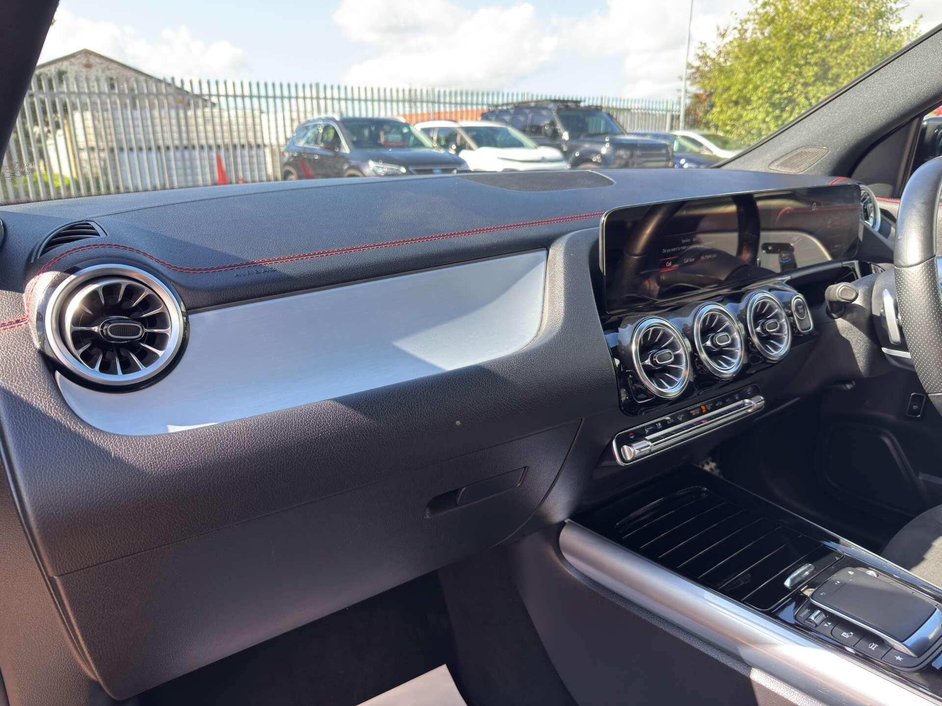 Mercedes-Benz EQA view 47