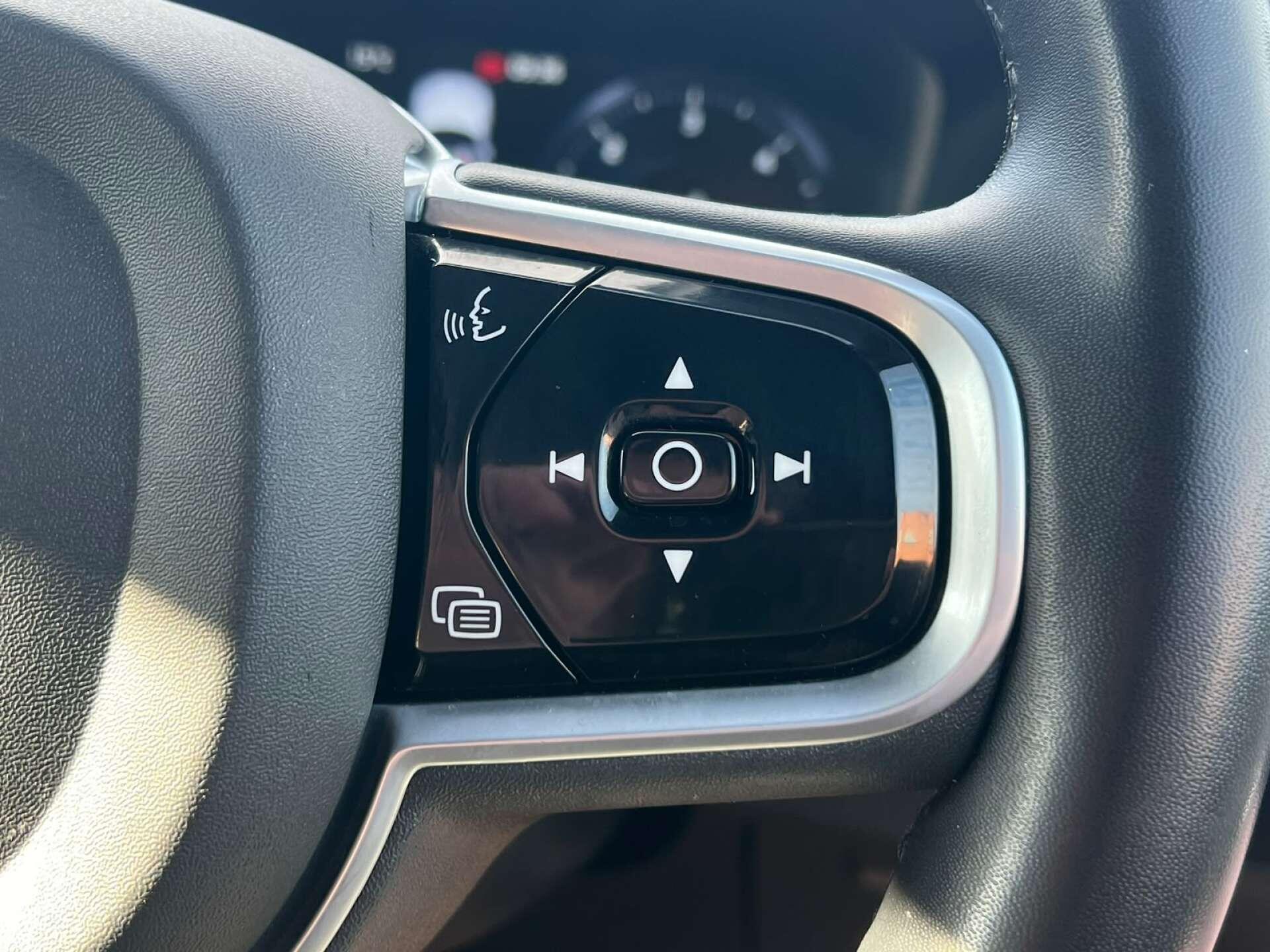 Volvo XC90 view 37