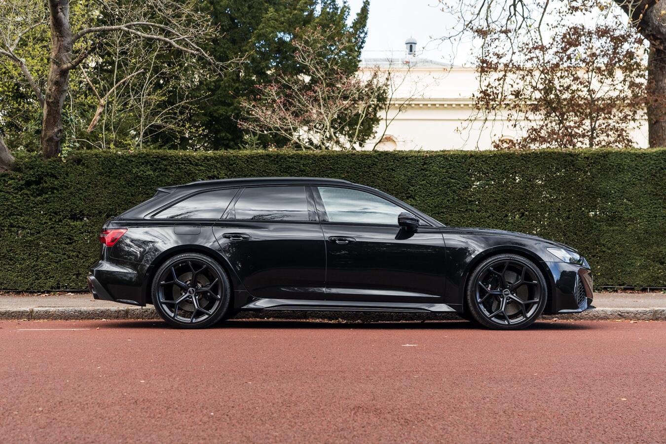 Audi RS6 Avant view 3