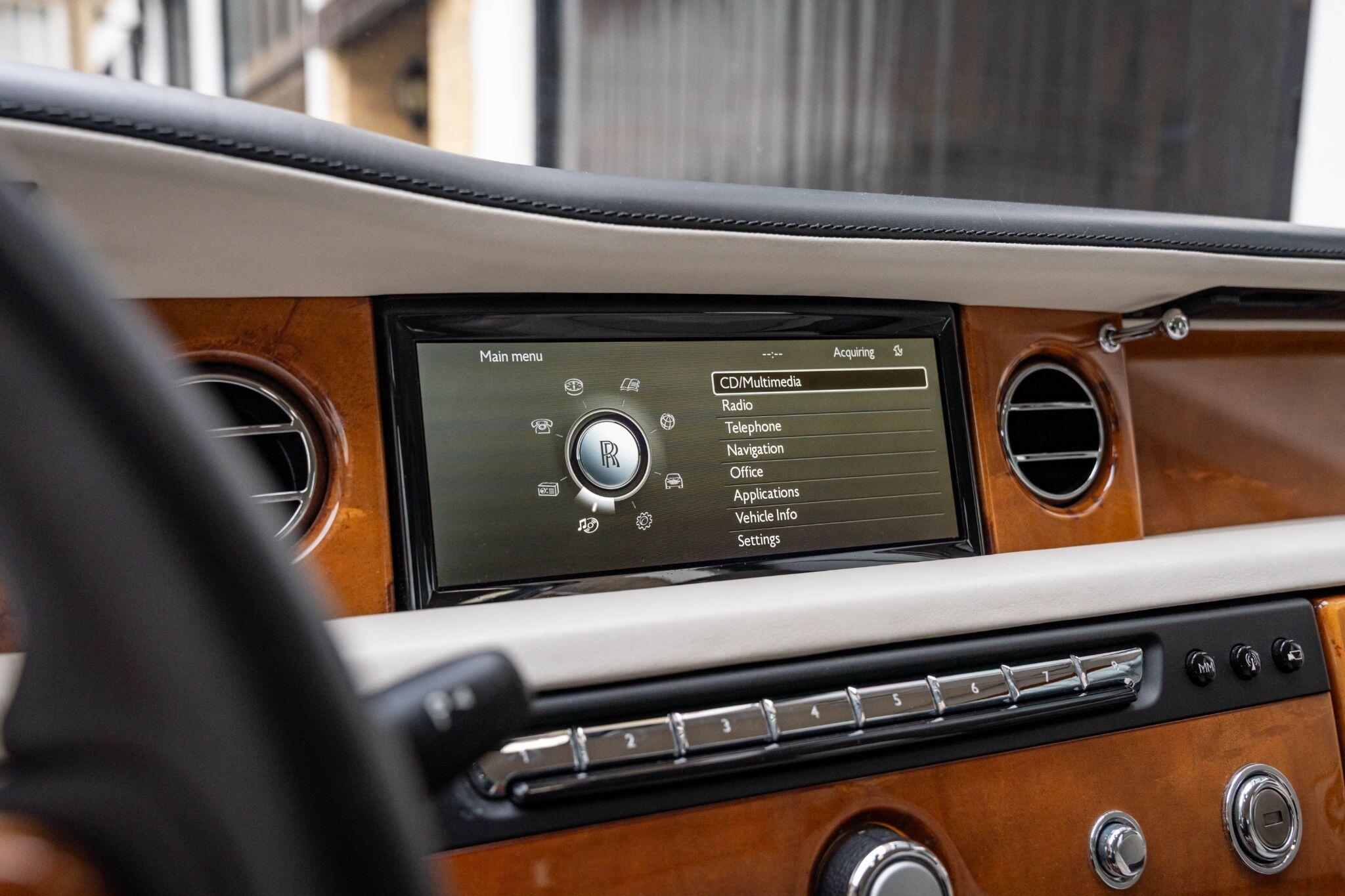 Rolls-Royce Phantom view 41