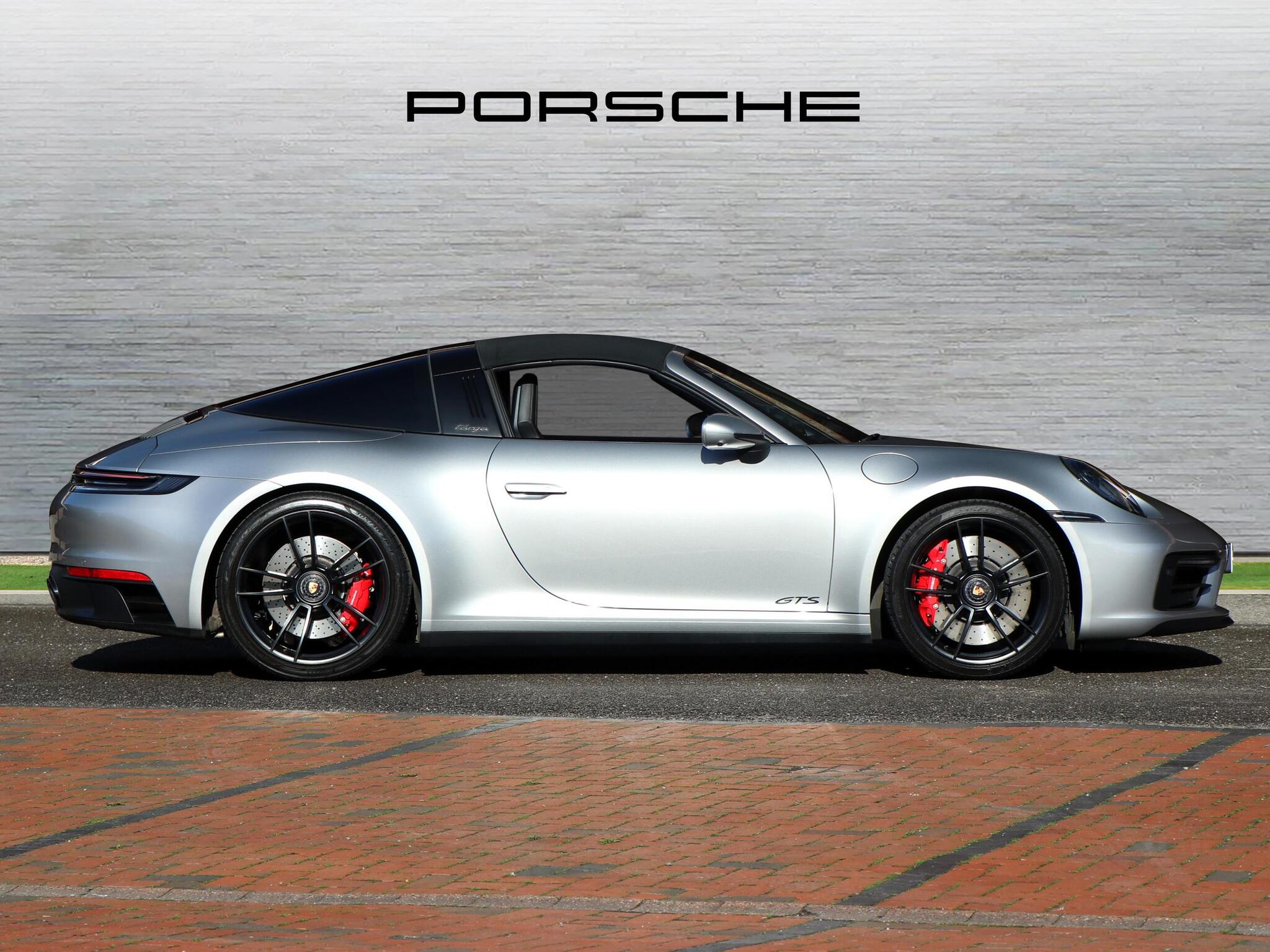 Porsche 911 view 5