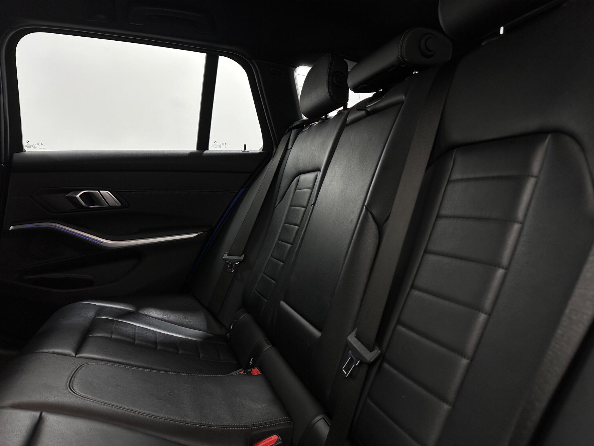BMW 3 Series view 40