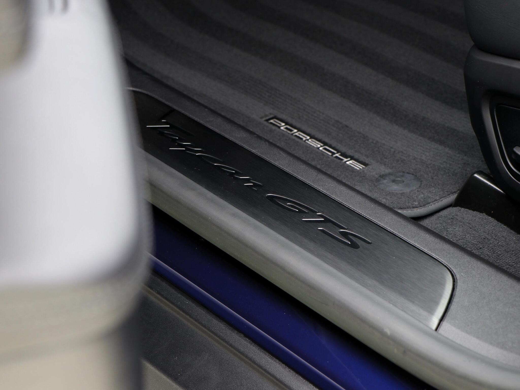 Porsche Taycan view 28